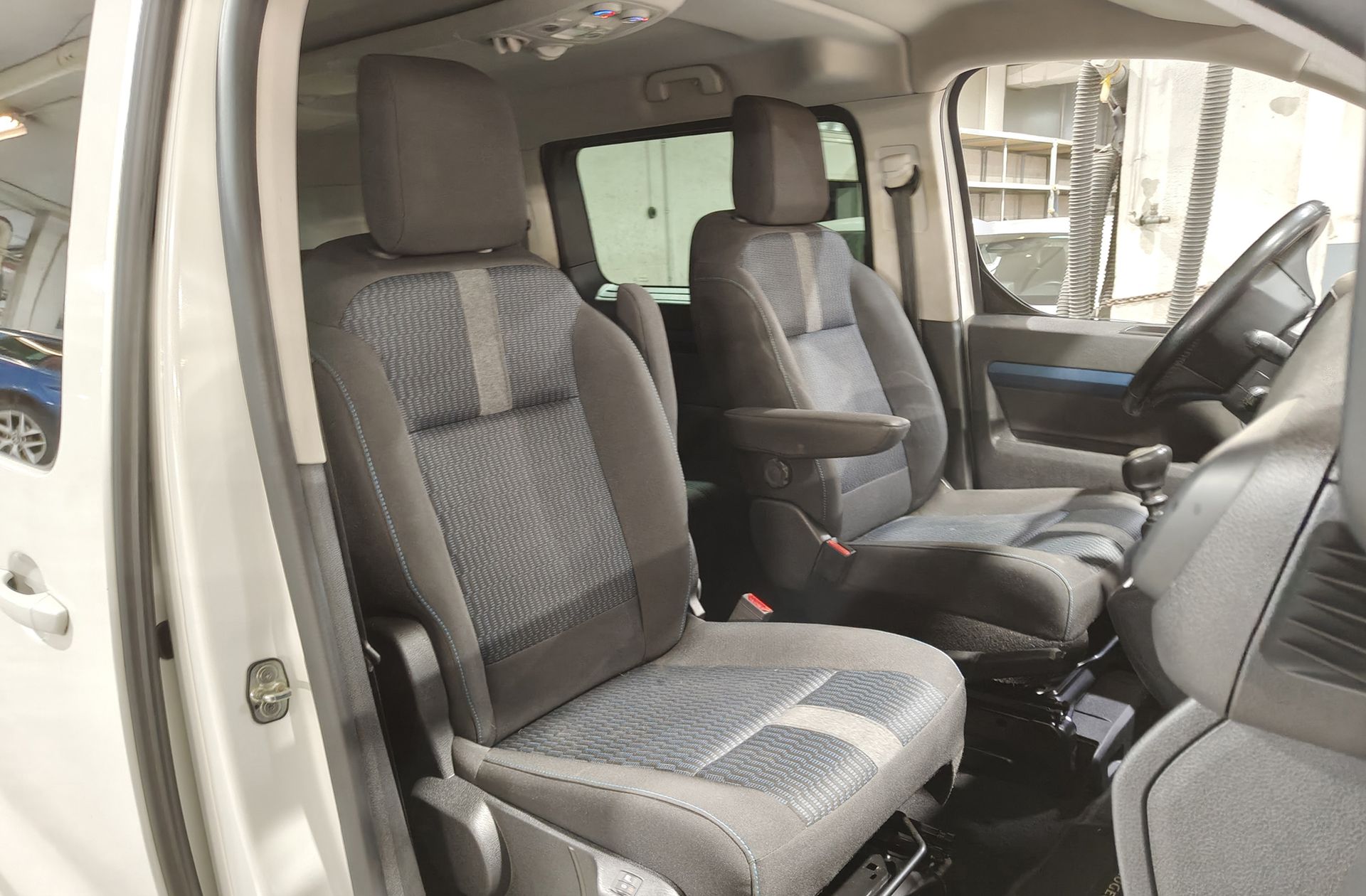 Peugeot Traveller BlueHDi 145 Active Standard 8 plazas - foto 19