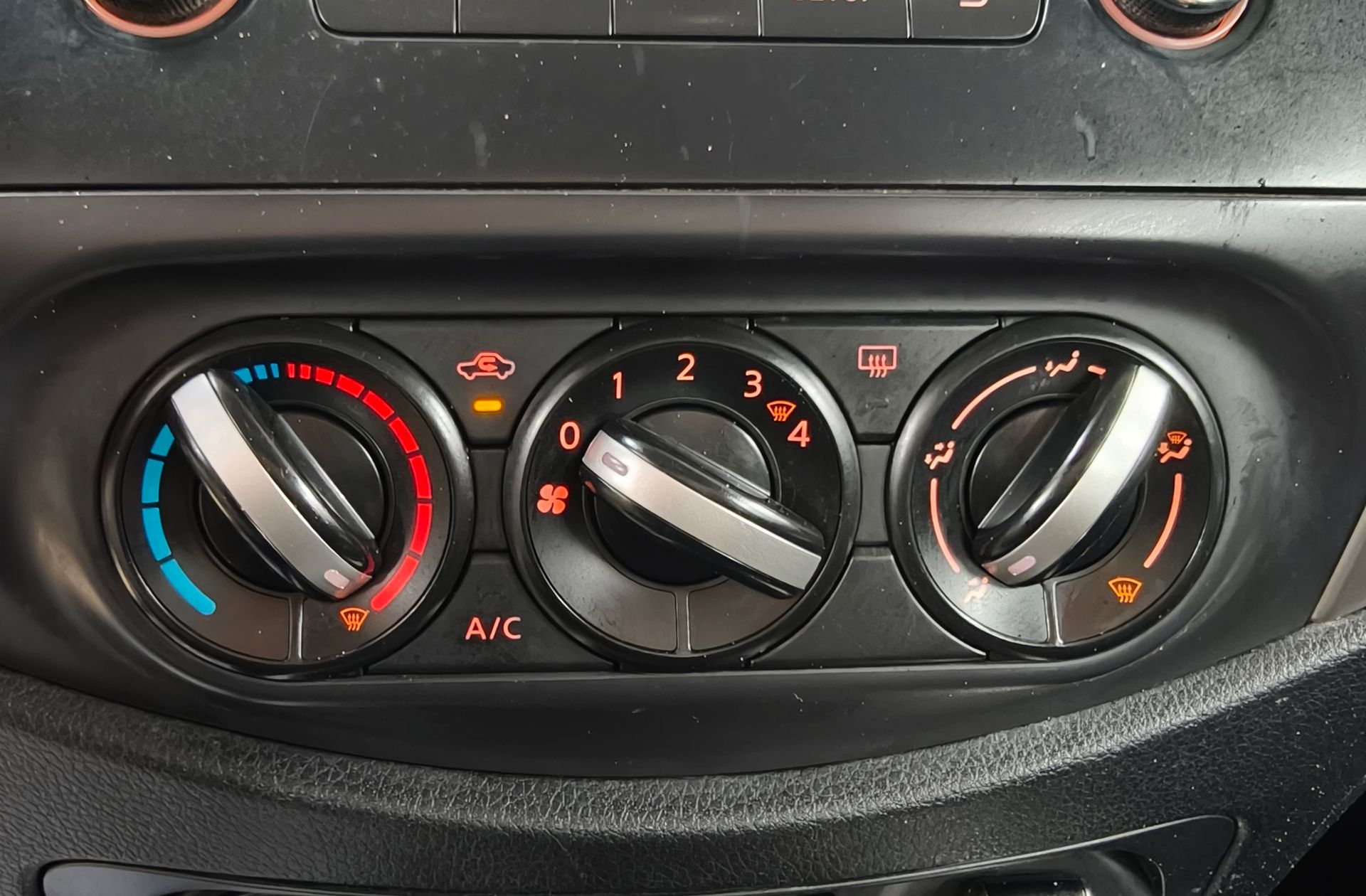 Nissan Navara PickUp 2.3 dCi Doble Cabina Visia BDif - foto 29