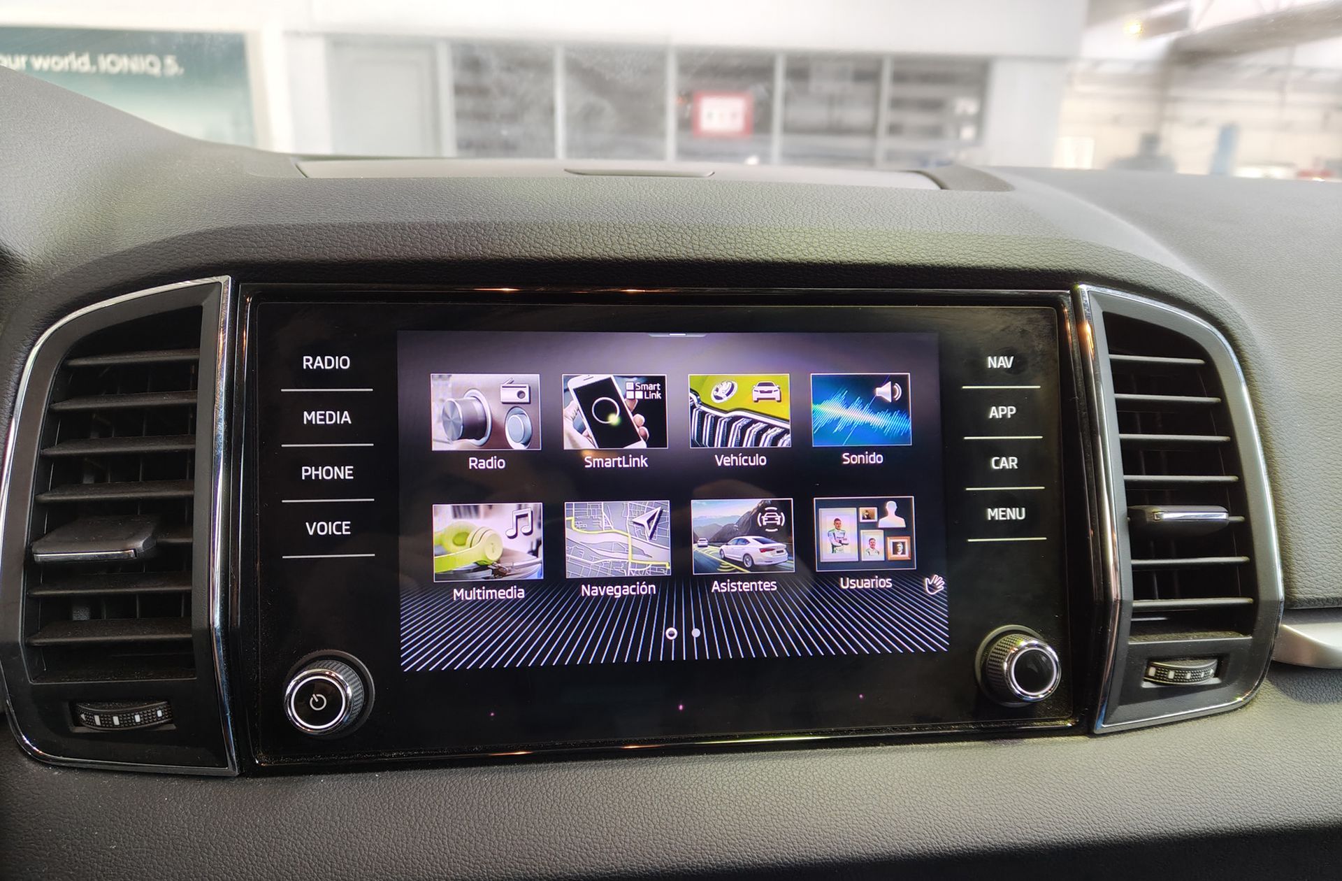 Škoda Karoq 2.0 TDI Selection - foto 30