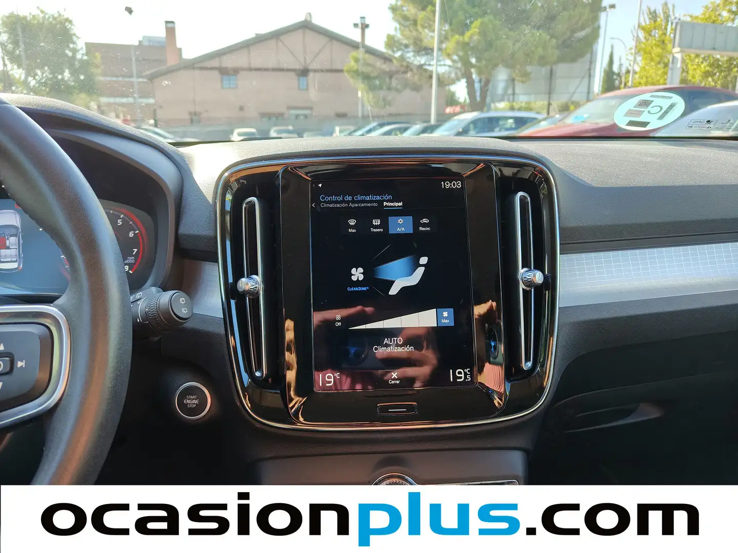 Foto Volvo XC40 Volvo XC40 T3 Momentum Pro Auto (163 CV)