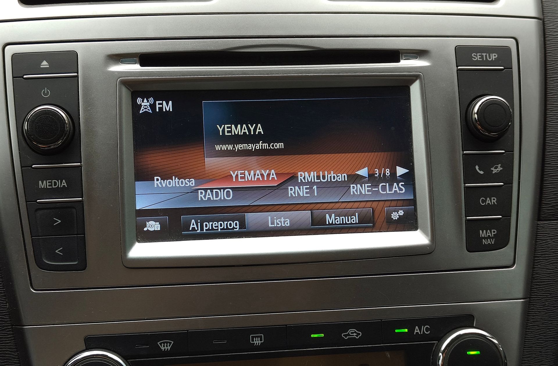 Toyota Avensis 120D Cross Sport Advance - foto 31