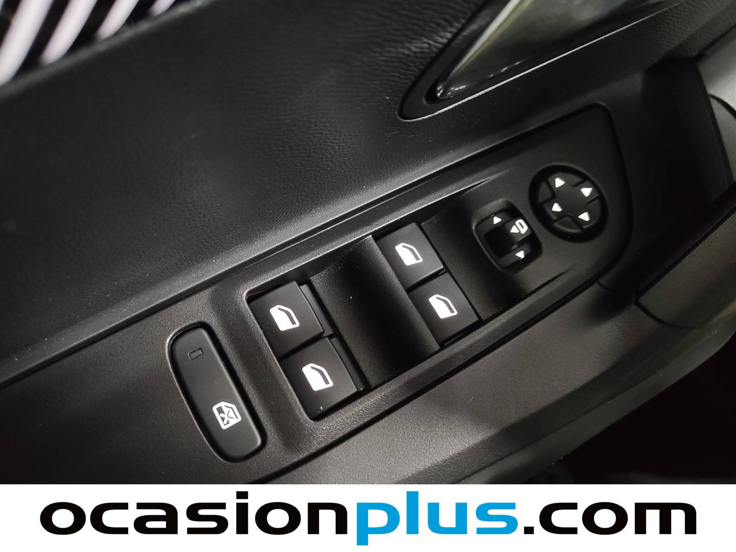 Foto Peugeot 2008 Peugeot 2008 Allure Hybrid eDCS6 (145 CV)