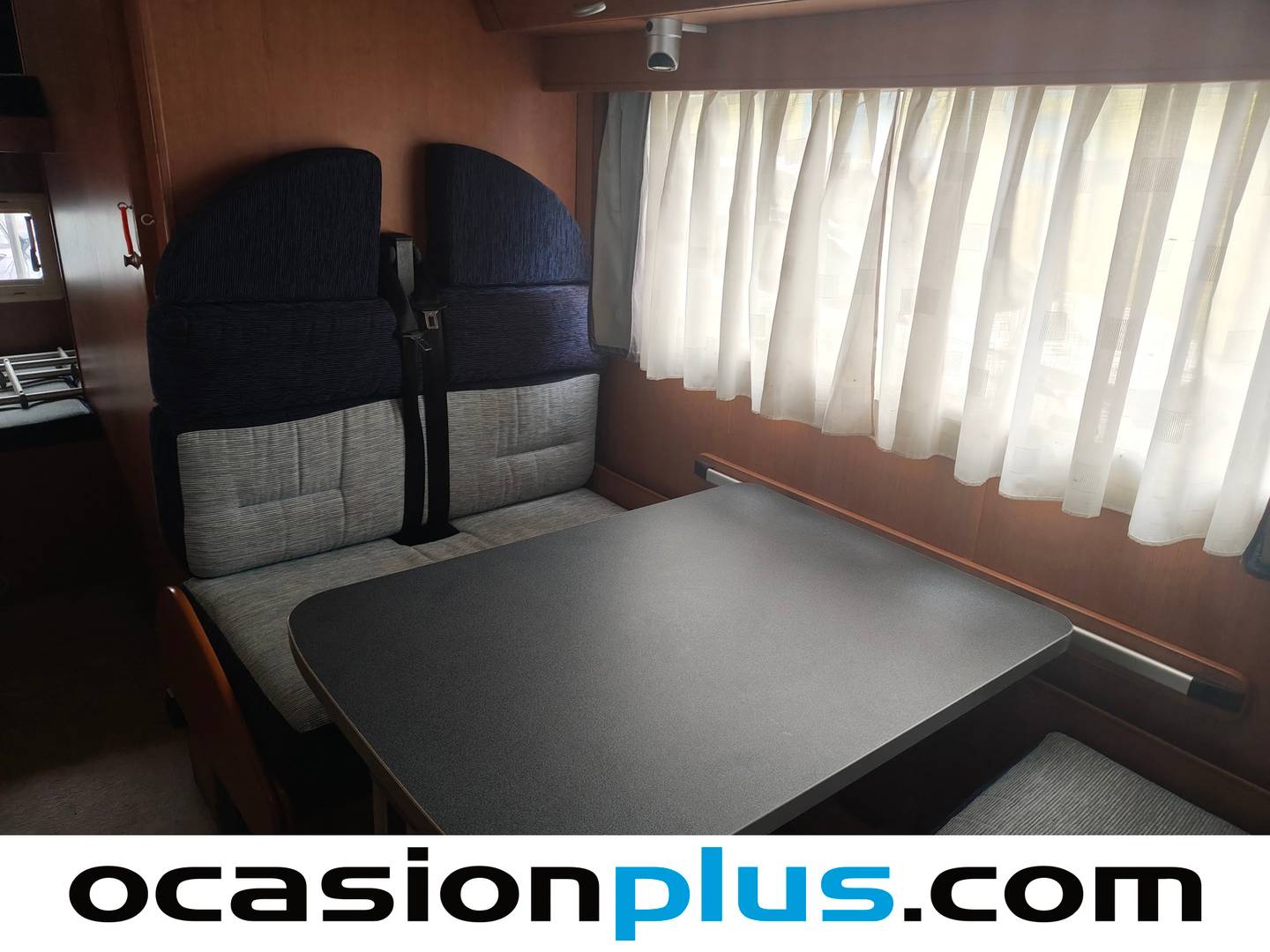 Foto asientos traseros Benimar ANTHUS Benimar ANTHUS 5000LF (110 CV) 4 Plazas