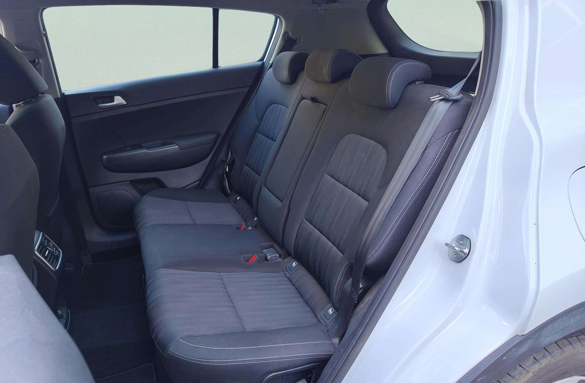 Kia Sportage 1.6 MHEV Business 4x4 - foto 10