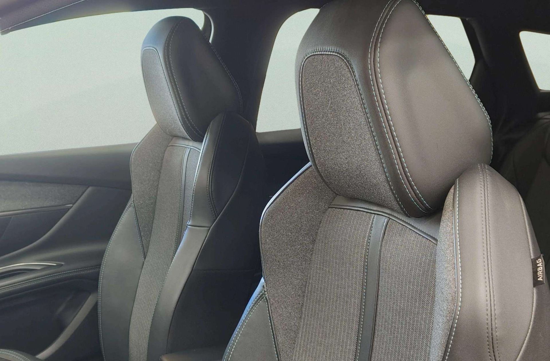 Peugeot 3008 PureTech 130 Allure Pack EAT8 - foto 12