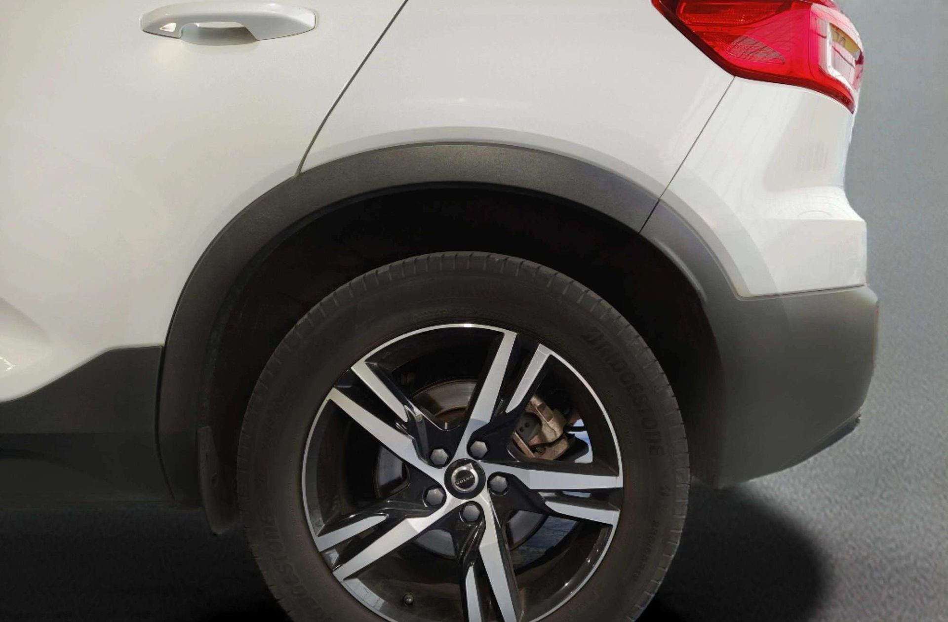 Volvo XC40 B3 Gasolina Mild hybrid Plus Dark - foto 50