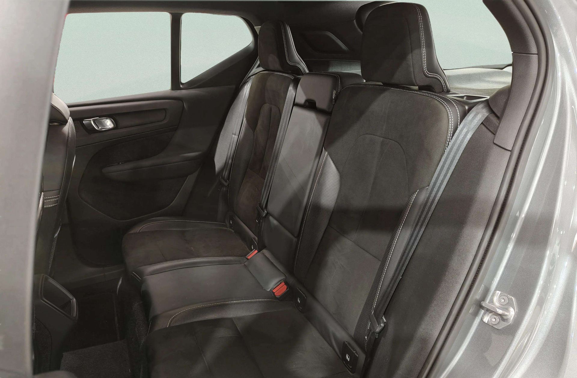 Volvo XC40 D4 R-Design AWD - foto 12