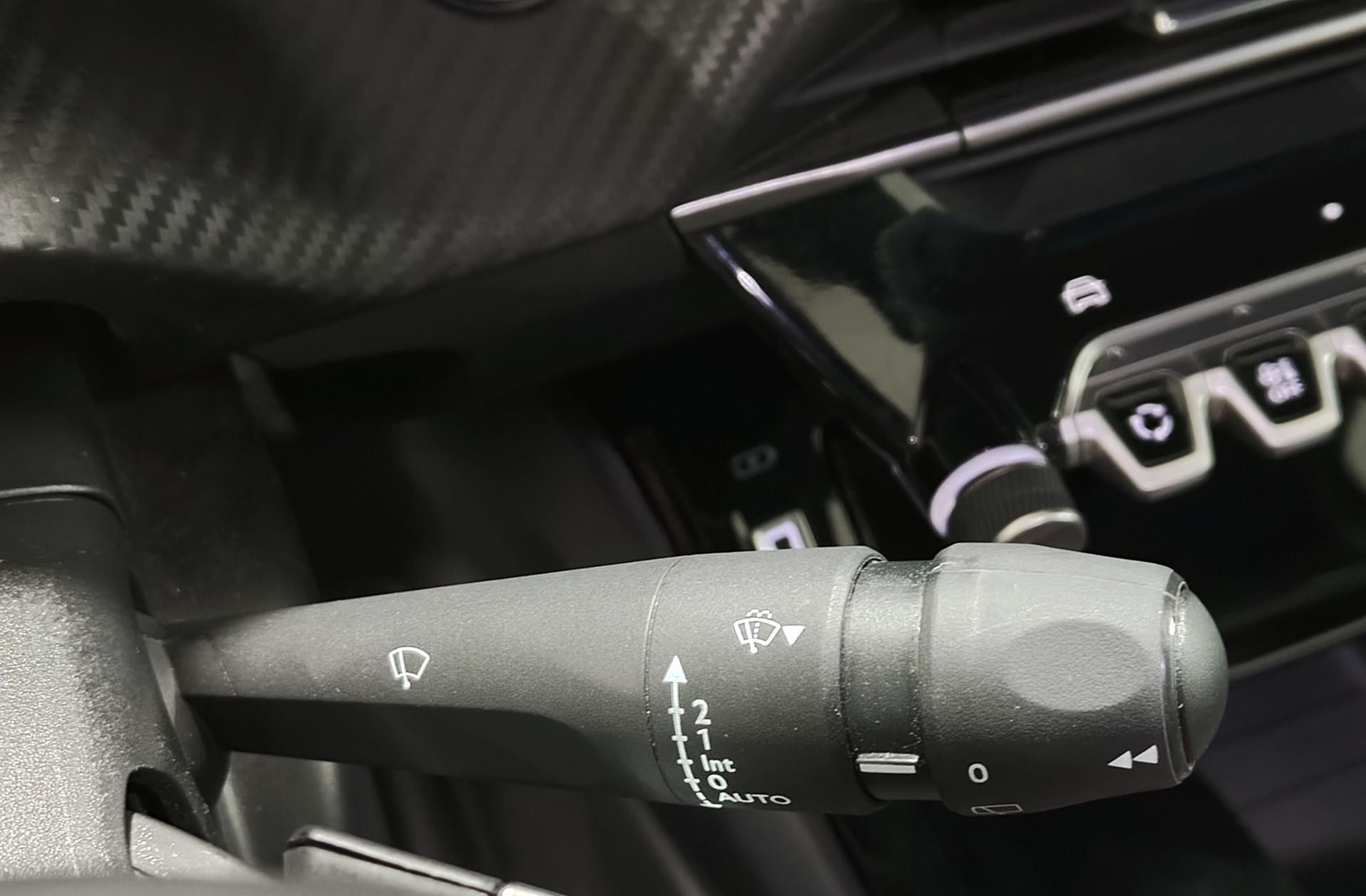 Peugeot 2008 Allure Hybrid eDCS6 - foto 29
