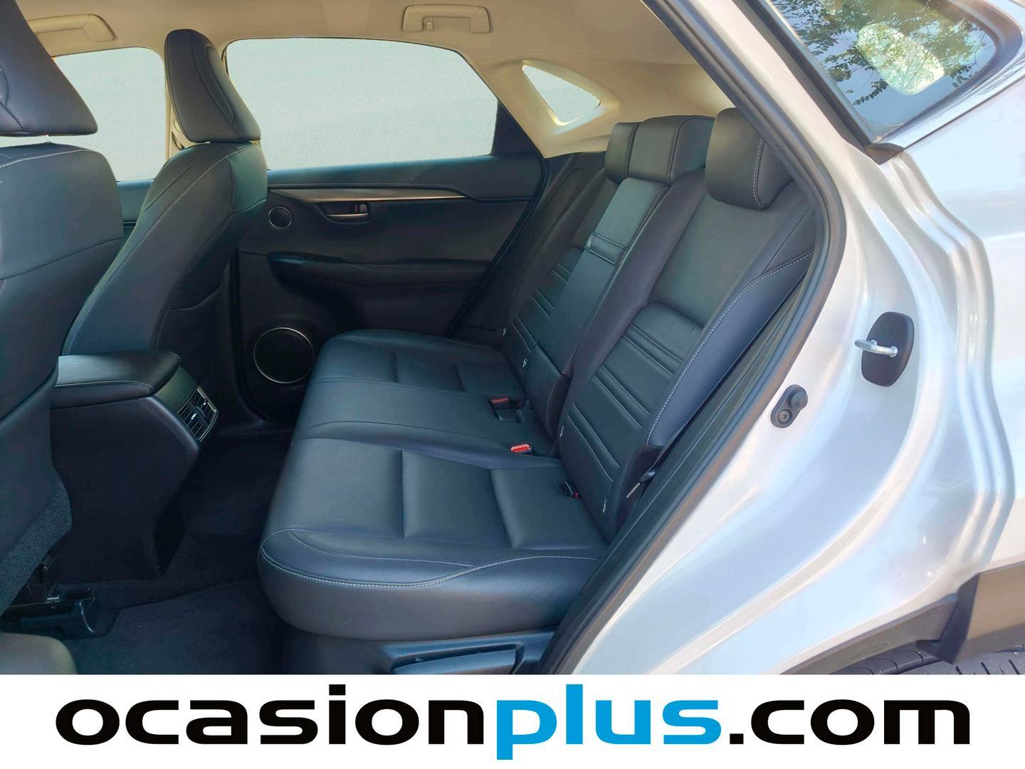 Foto asientos traseros Lexus NX Lexus NX 300h Executive 4WD Tecno + Navibox (197 CV)
