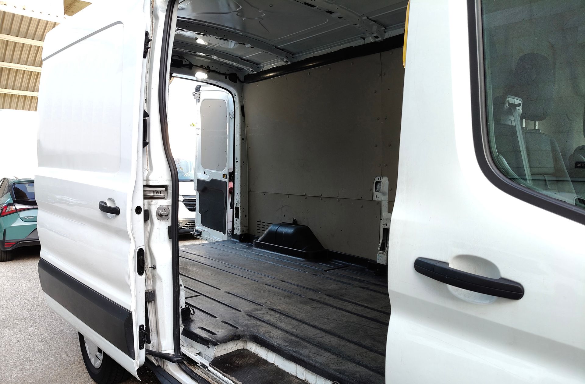 Ford Transit Furgon 350 L3H2 Trend - foto 12