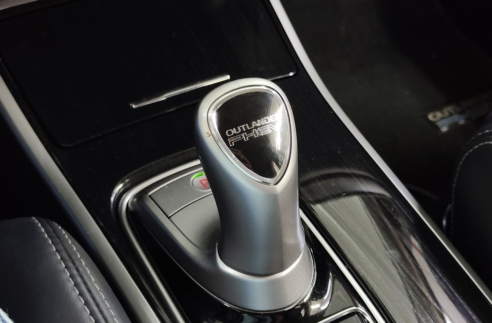 Mitsubishi Outlander 2.0 PHEV Kaiteki 4WD - foto 6