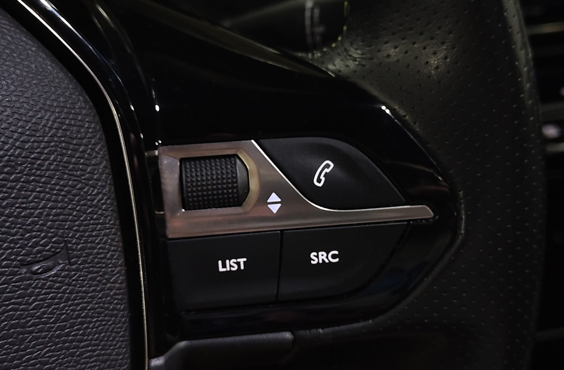 Peugeot 2008 PureTech 130 GT - foto 28