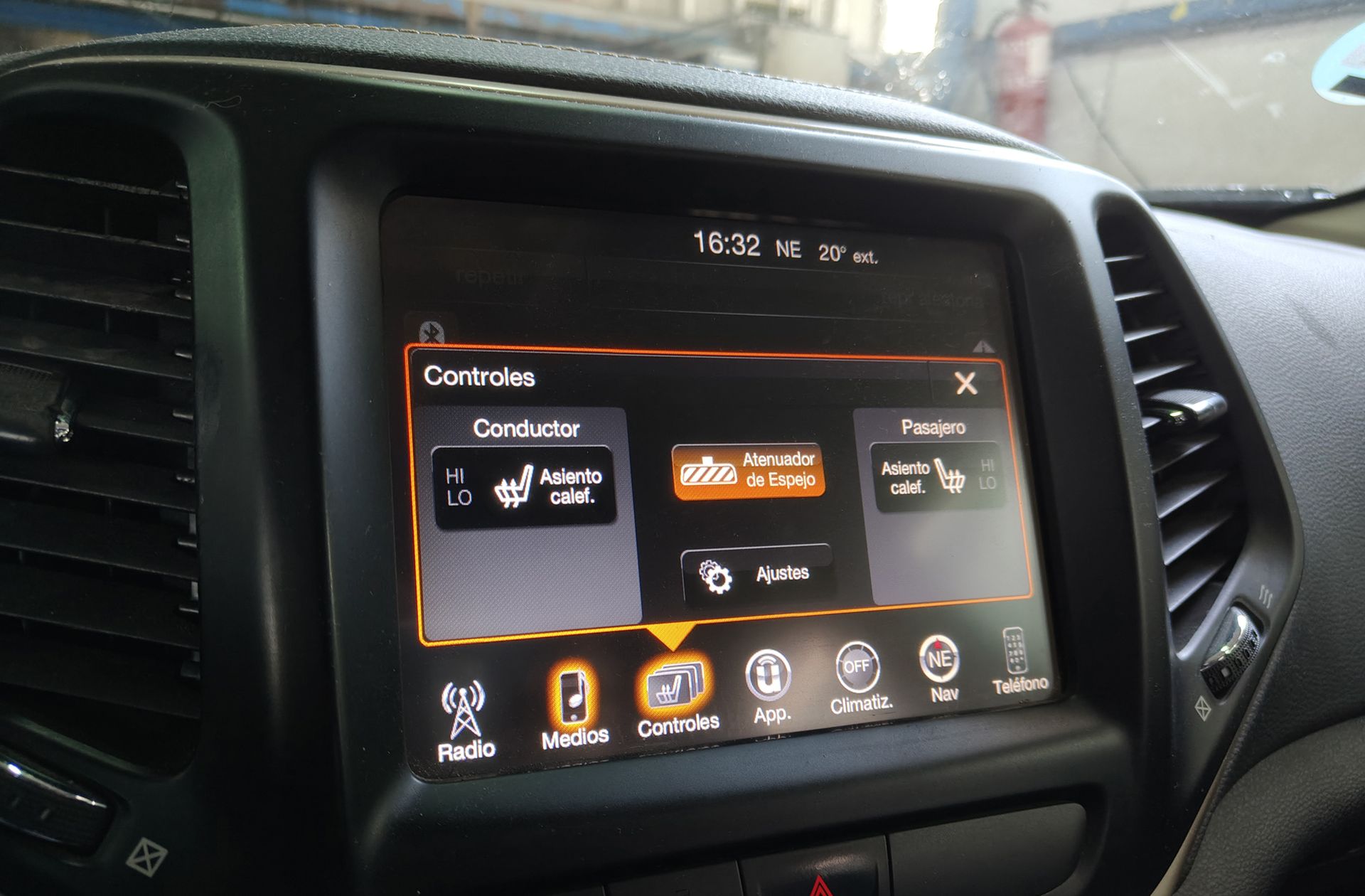 Jeep Cherokee 2.0 CRD Longitude 4x2 - foto 9