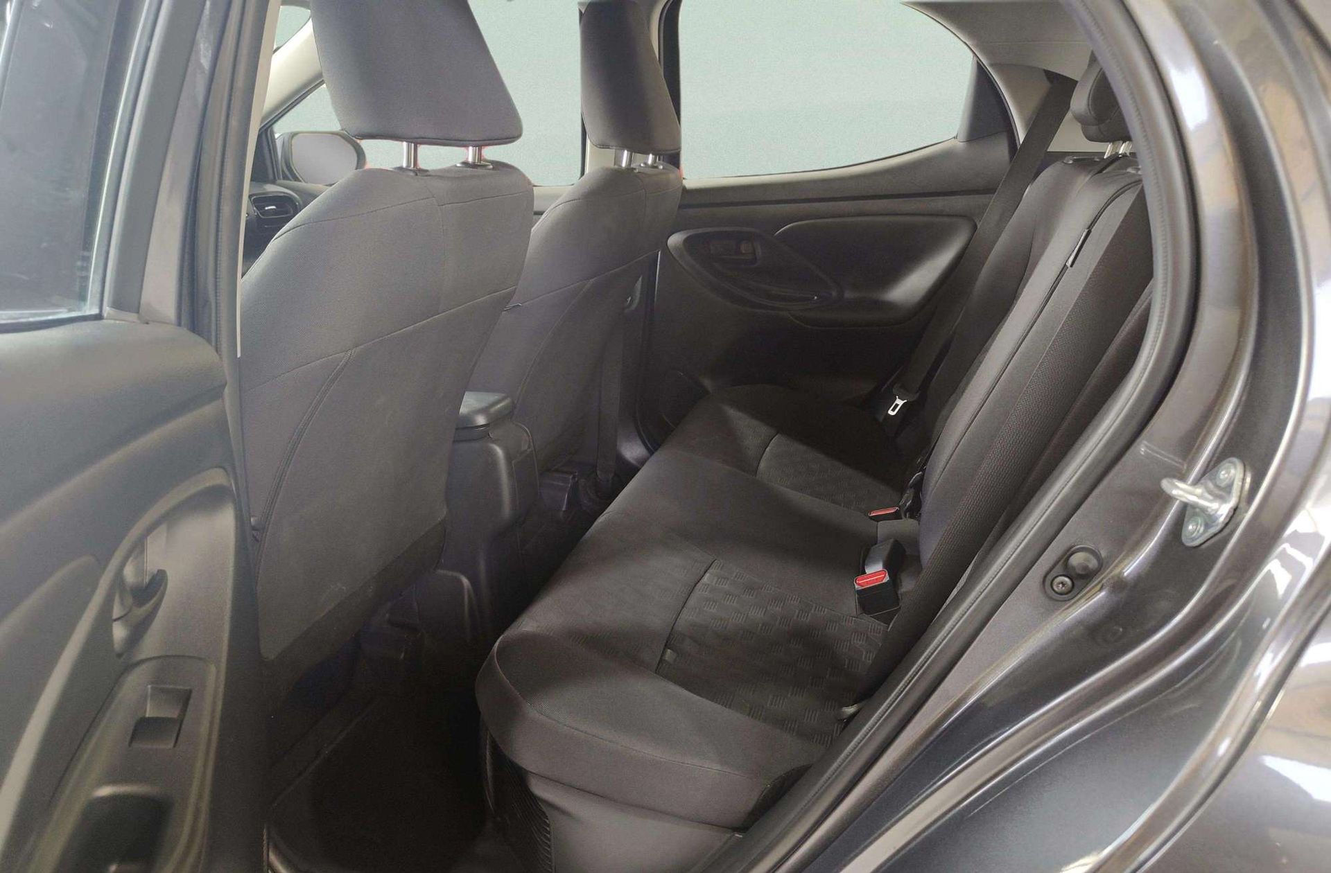 Toyota Yaris 120H Active Plus - foto 10