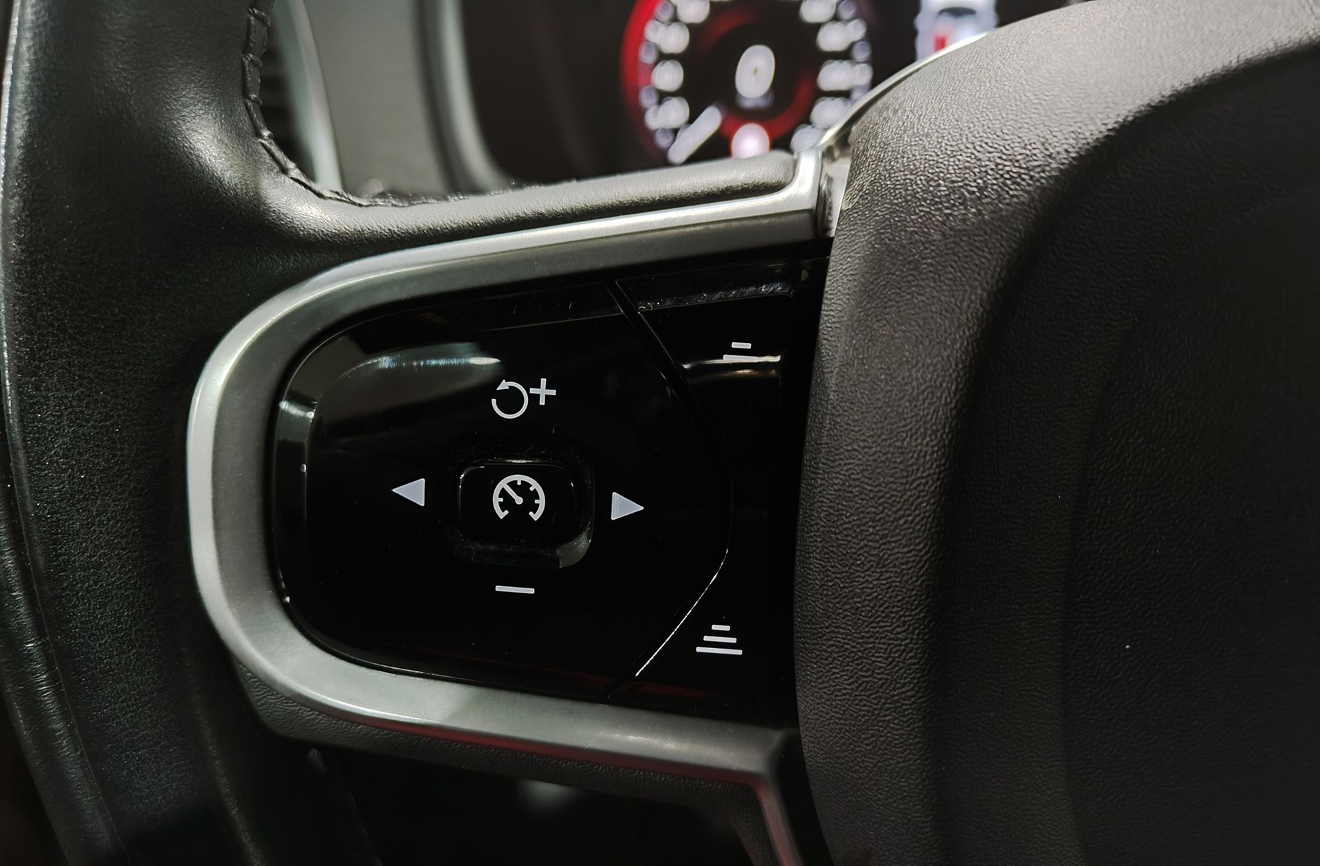 Volvo XC90 B5 G Momentum Pro AWD 7 plazas - foto 27