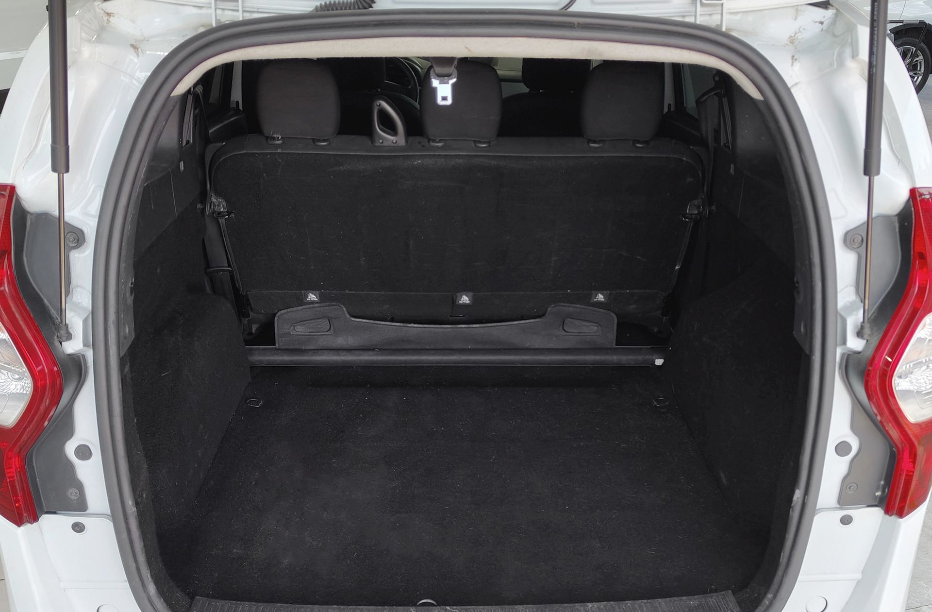 Dacia Lodgy 1.6 Base - foto 12