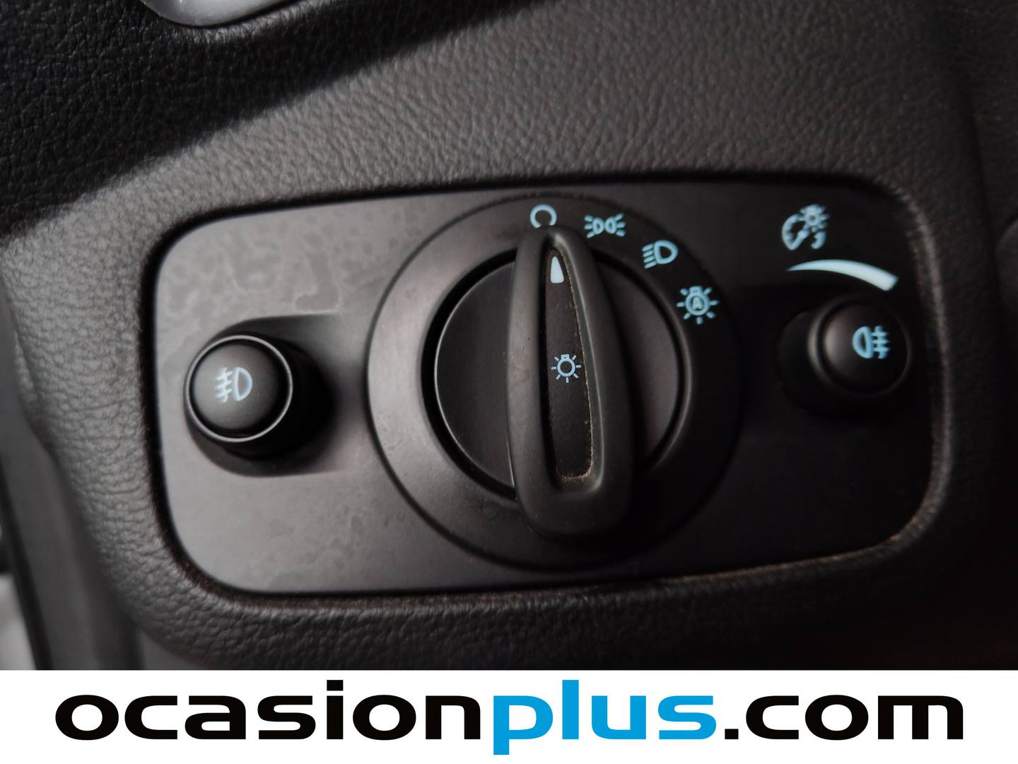 Equipamiento del Ford Kuga Ford Kuga 1.6 EcoBoost S&S 4x2 Titanium (150 CV)