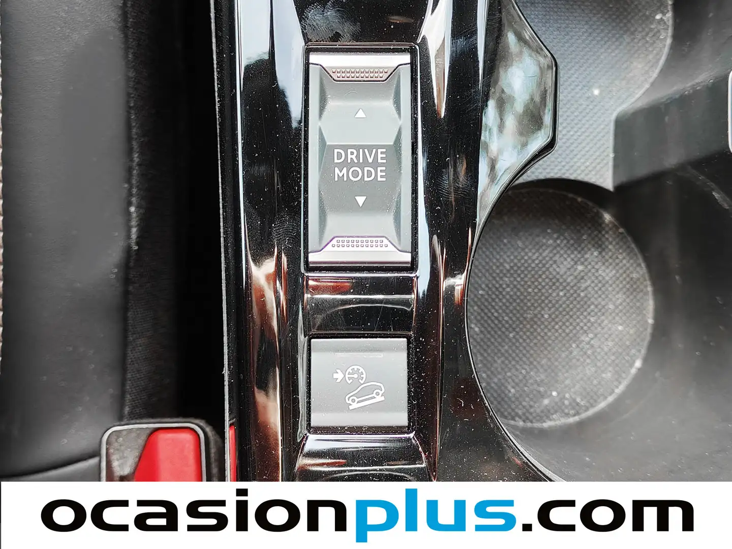 Foto Peugeot 2008 Peugeot 2008 Allure Hybrid eDCS6 (136 CV)