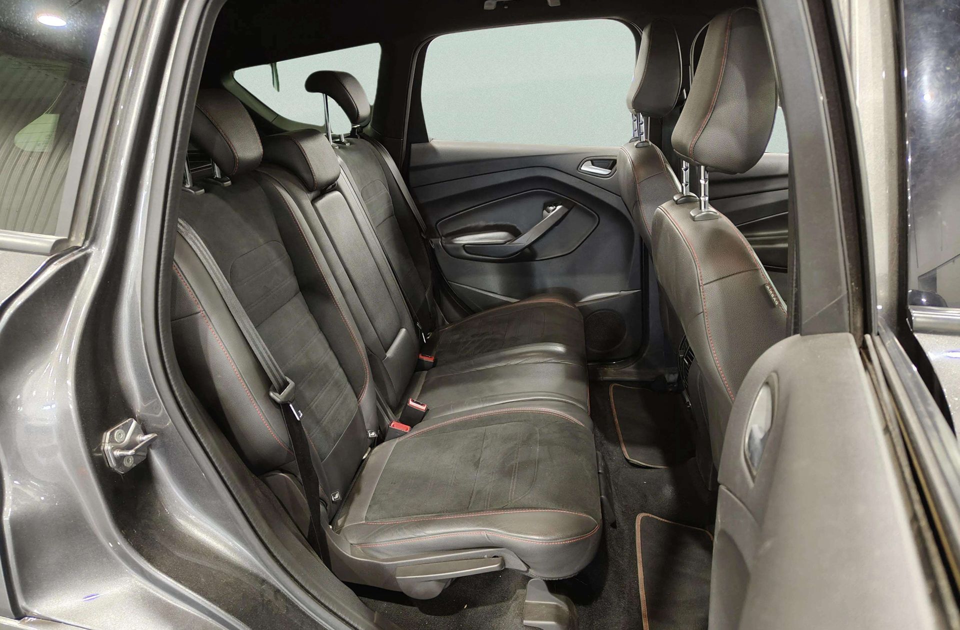 Ford Kuga 2.0 TDCi ST-Line Limited Edition 4x2 - foto 20