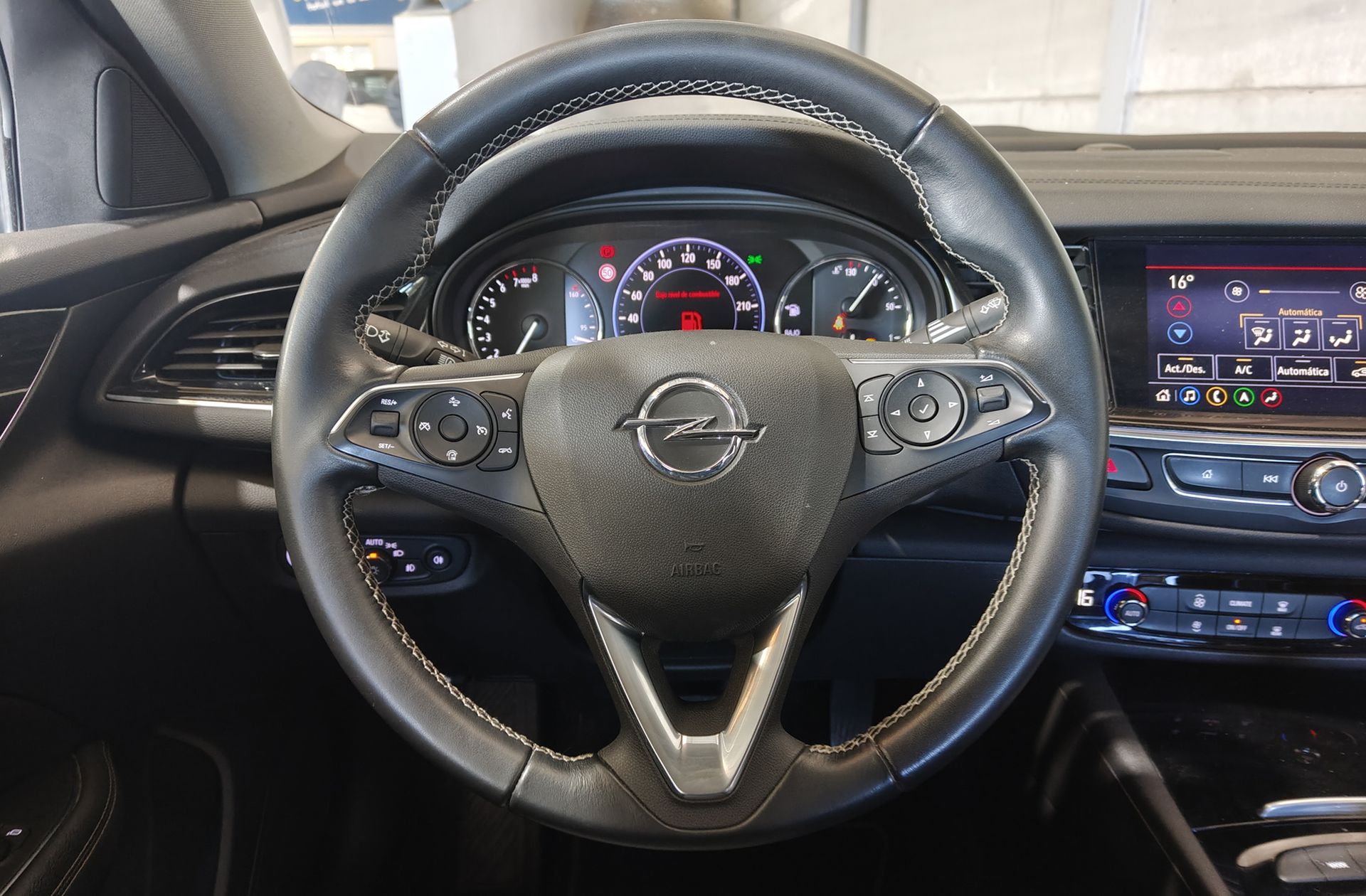 Opel Insignia 2.0T SHT Business Elegance AT9 - foto 24