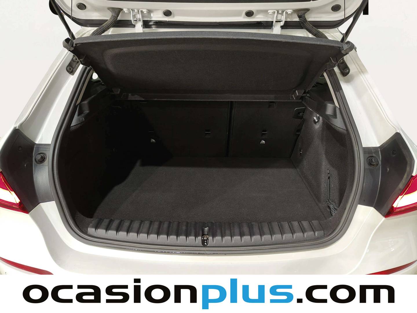 Fotos maletero BMW Serie 1 BMW Serie 1 118i (136 CV)