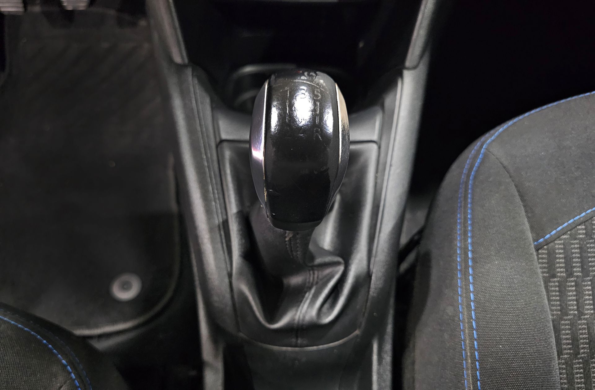 Peugeot 208 PureTech Signature - foto 5