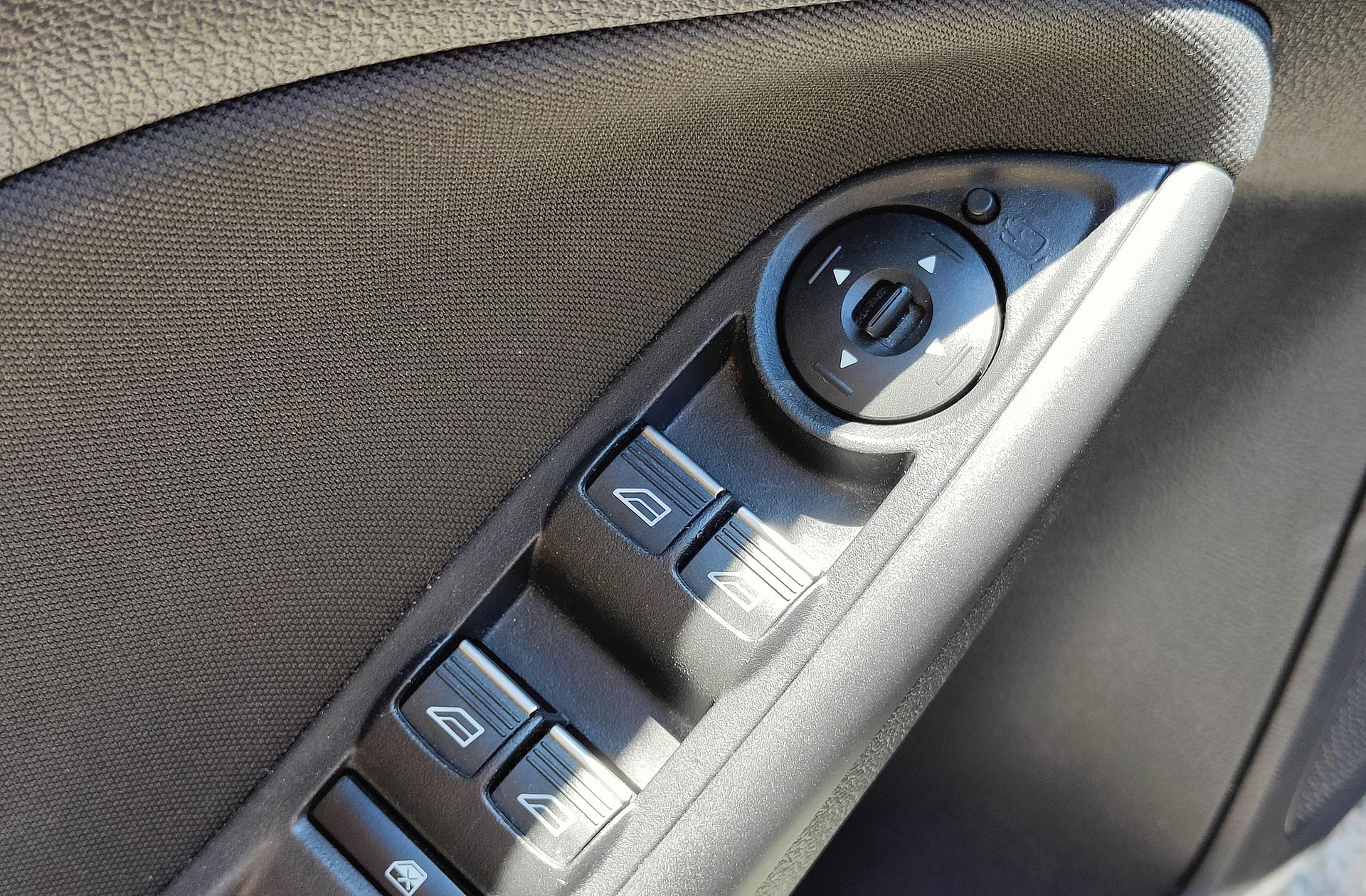 Ford Focus 1.0 EcoBoost Business - foto 35