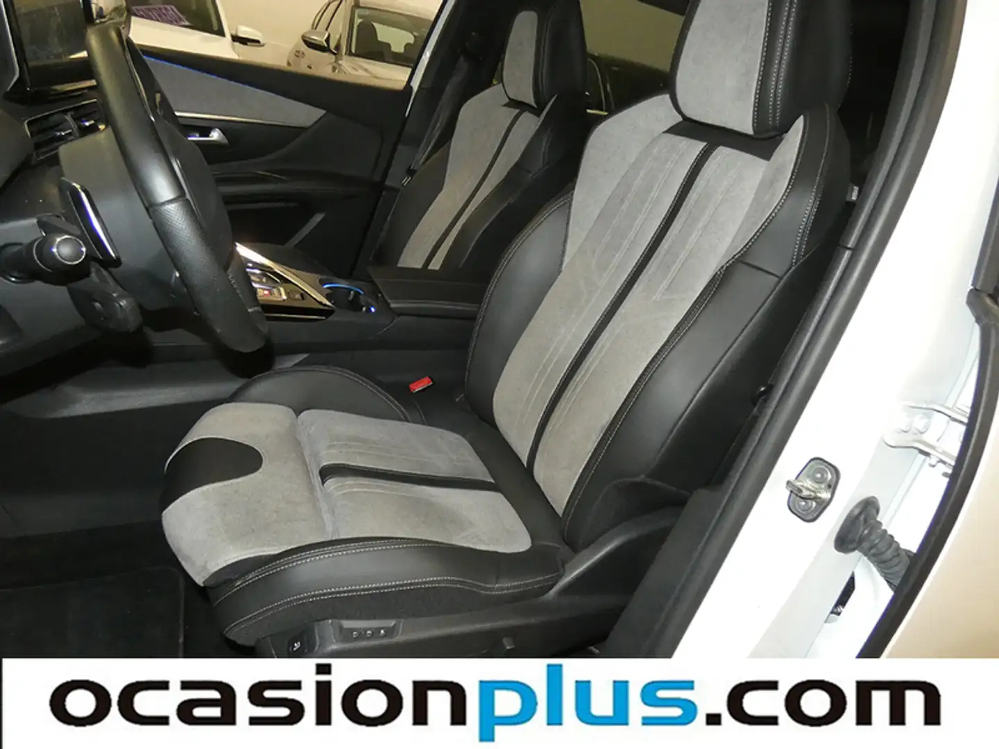 Foto Peugeot 3008 Hybrid Peugeot 3008 Hybrid 300 GT Pack e-EAT8 (300 CV)