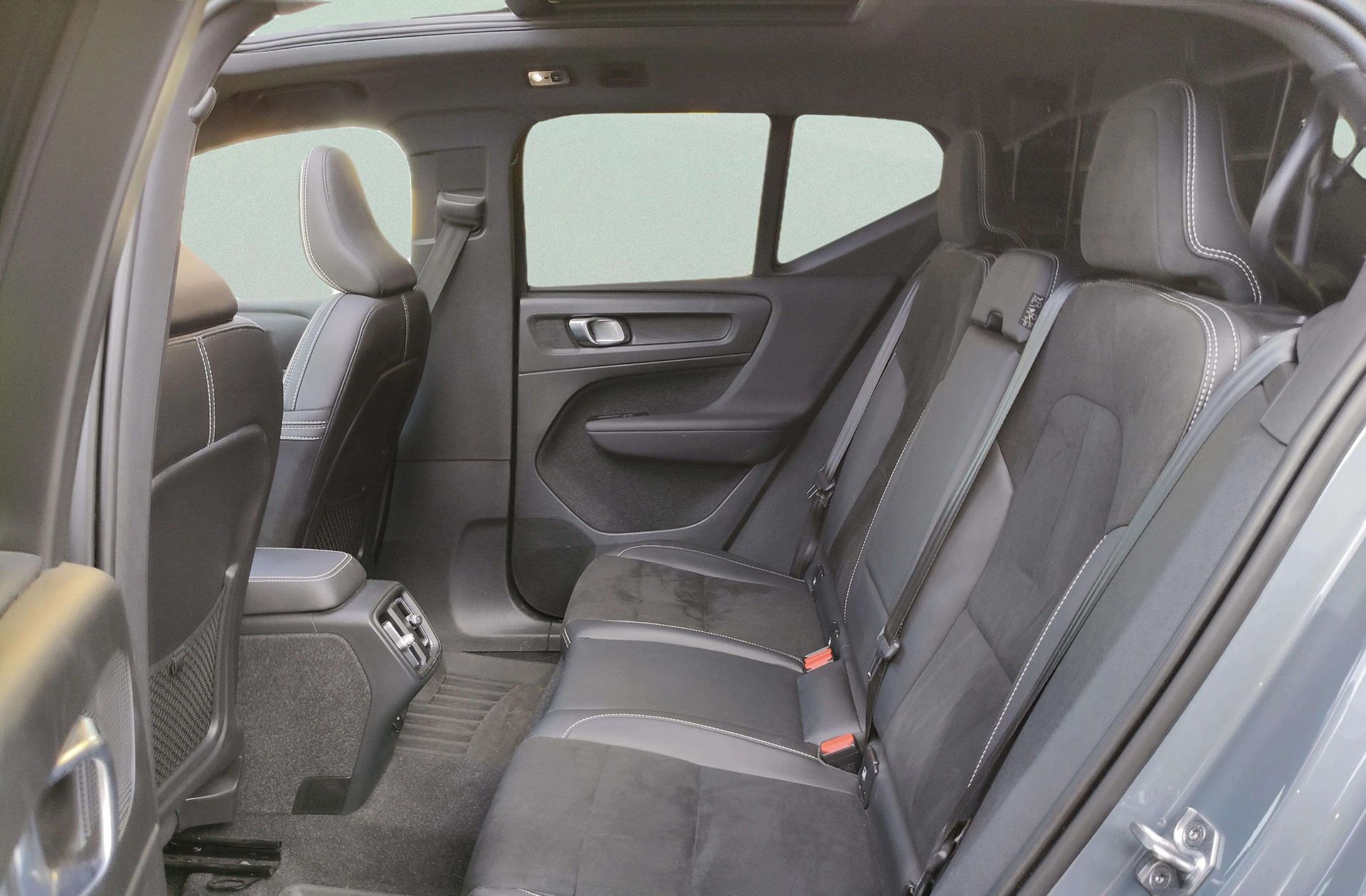 Volvo XC40 T3 R-Design - foto 17