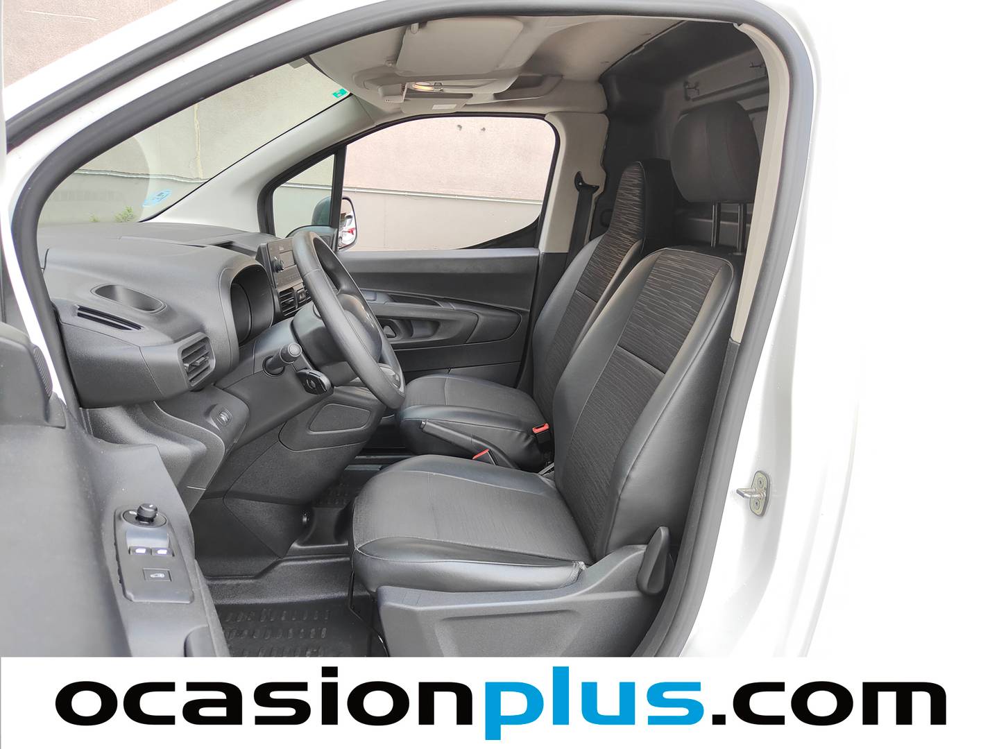 Foto asientos delanteros Citroën Berlingo Citroën Berlingo Furgon BlueHDi 100 Talla M Control (102 CV)