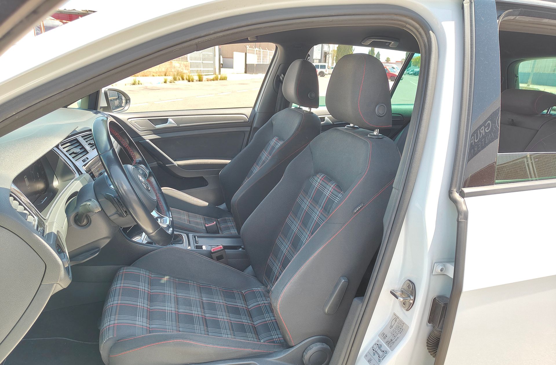 Volkswagen Golf GTI 2.0 TSI DSG - foto 11