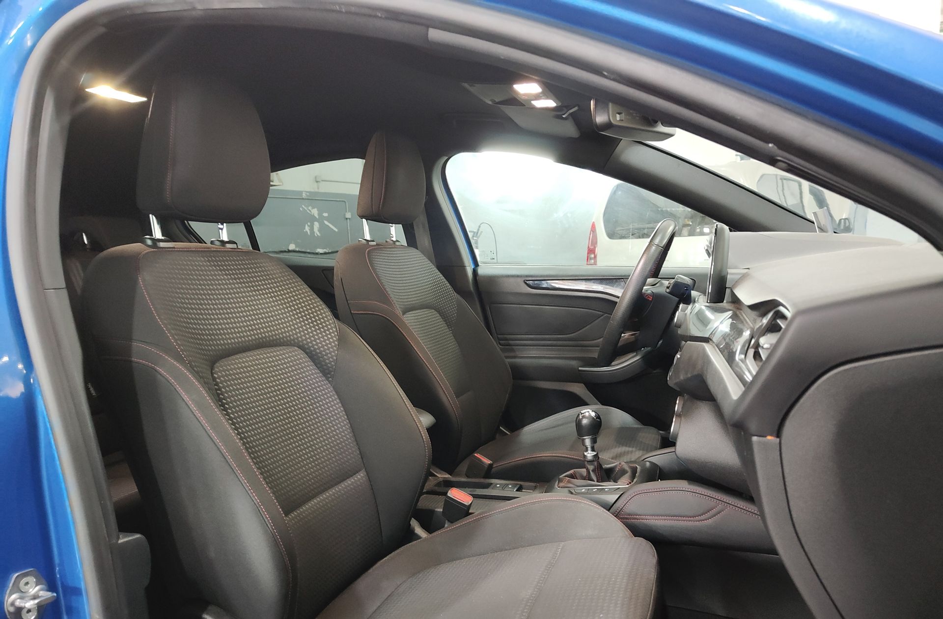 Ford Focus 1.0 EcoBoost MHEV ST-Line - foto 18