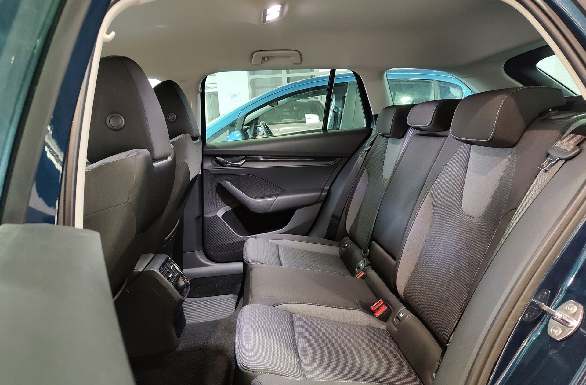 Škoda Octavia Combi 2.0 TDI Ambition - foto 11