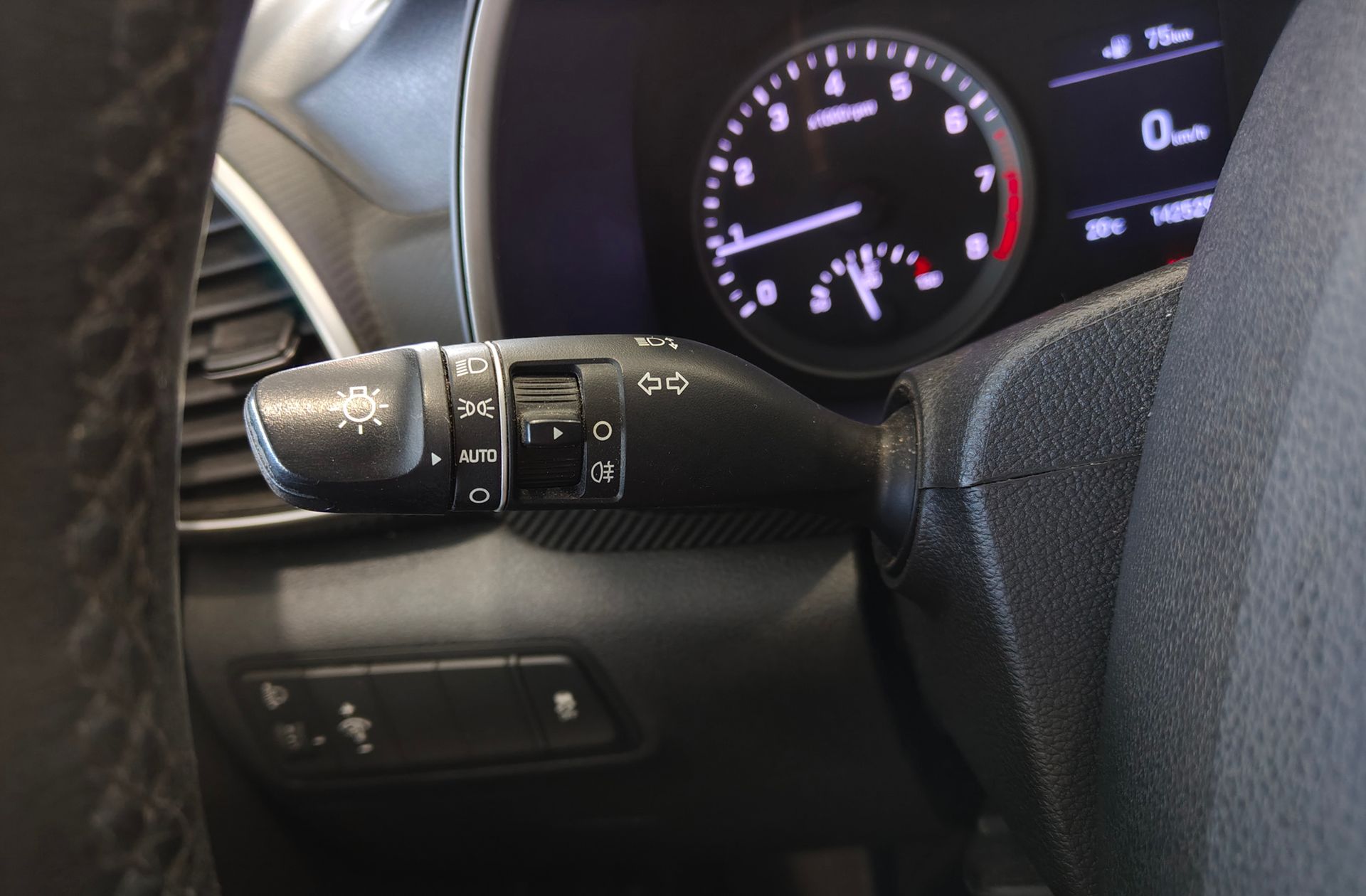 Hyundai Tucson 1.6 GDI BlueDrive Essence 4x2 - foto 21