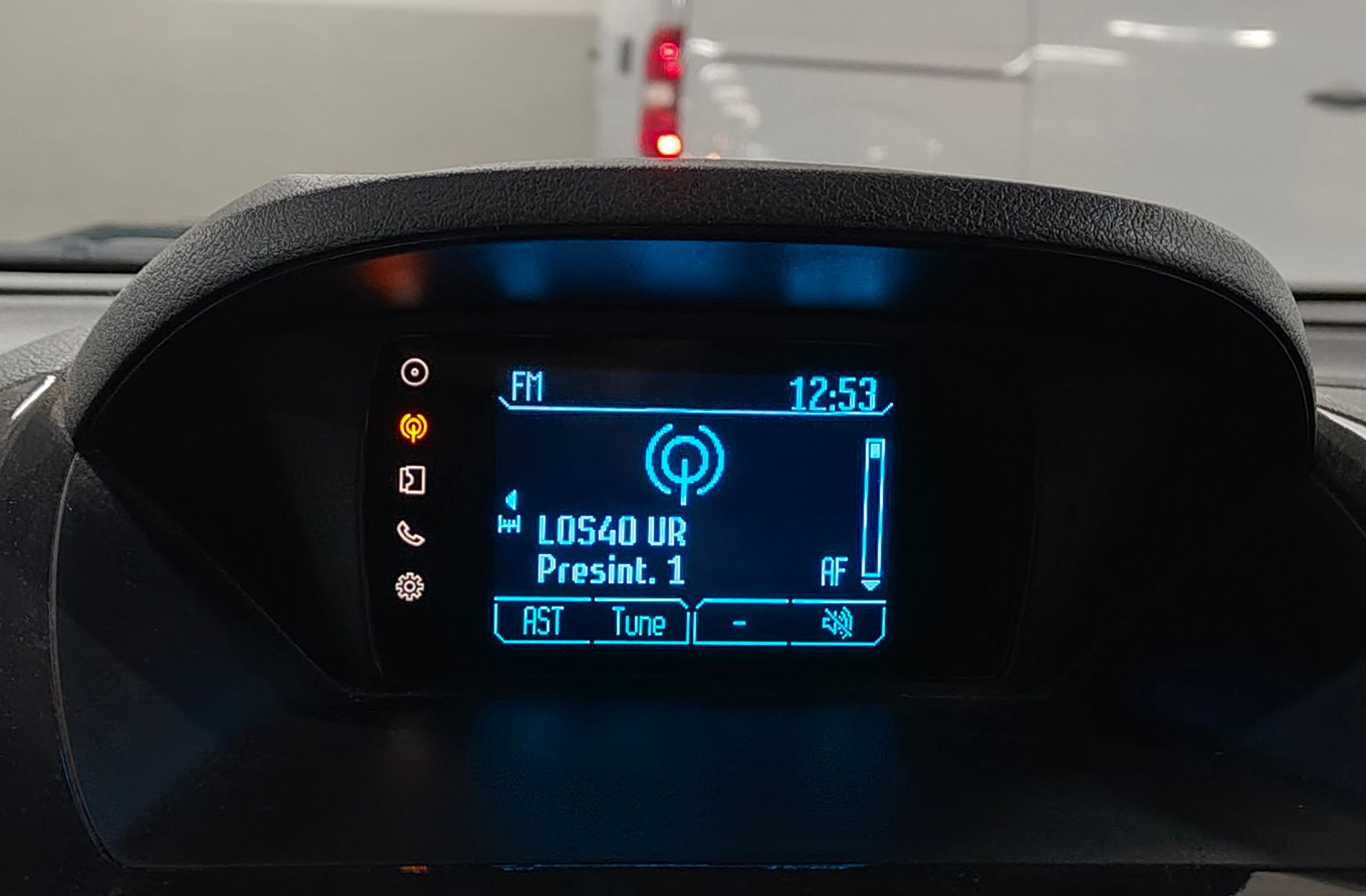 Ford Tourneo Courier 1.0 EcoBoost Titanium - foto 30