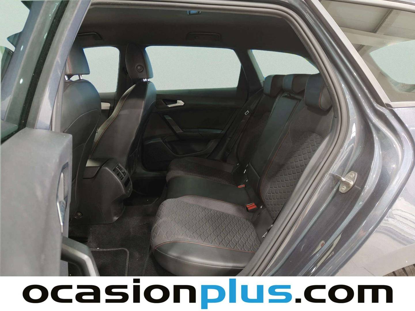 Foto asientos traseros Seat León Seat León ST 1.5 eTSI S&S FR Go L DSG (150 CV)