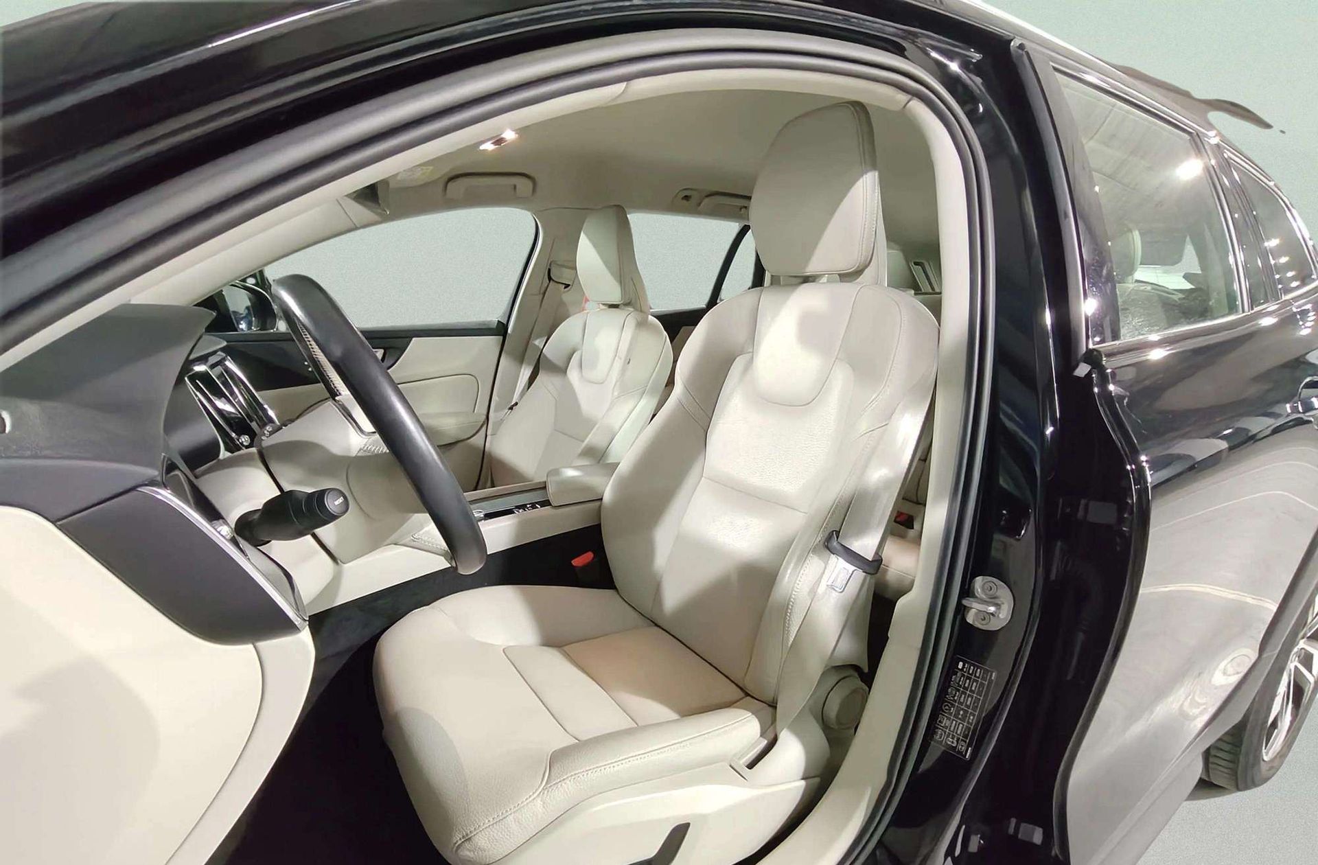 Volvo V60 B4 D Cross Country Core AWD - foto 11