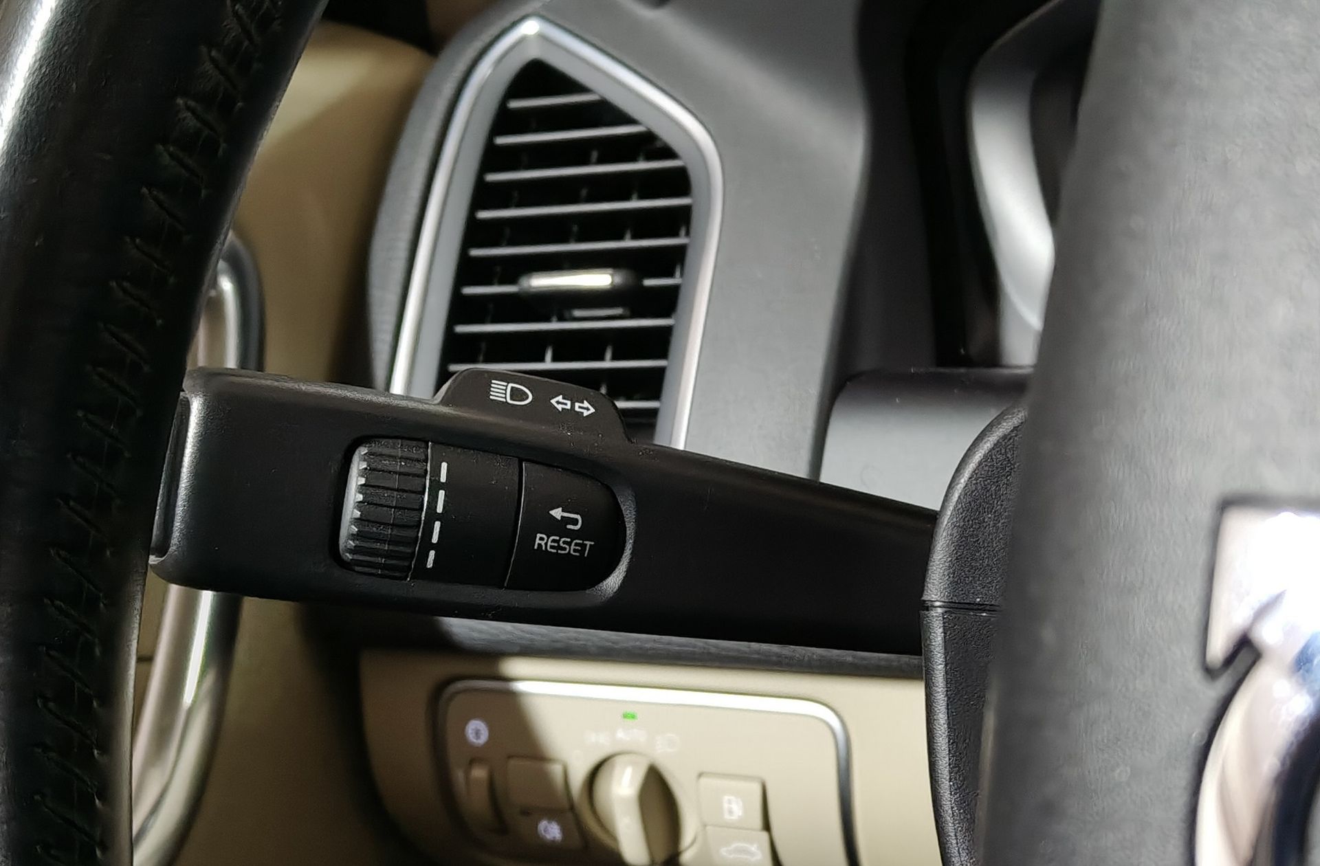Volvo XC60 D3 Kinetic - foto 27