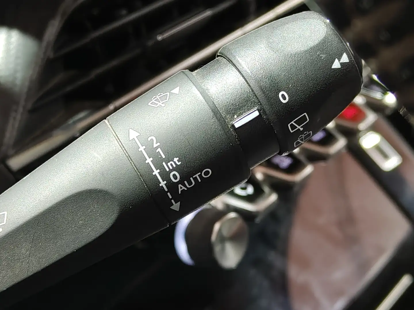 Foto Peugeot 2008 Peugeot 2008 BlueHDi 100 S&S Allure (100 CV)