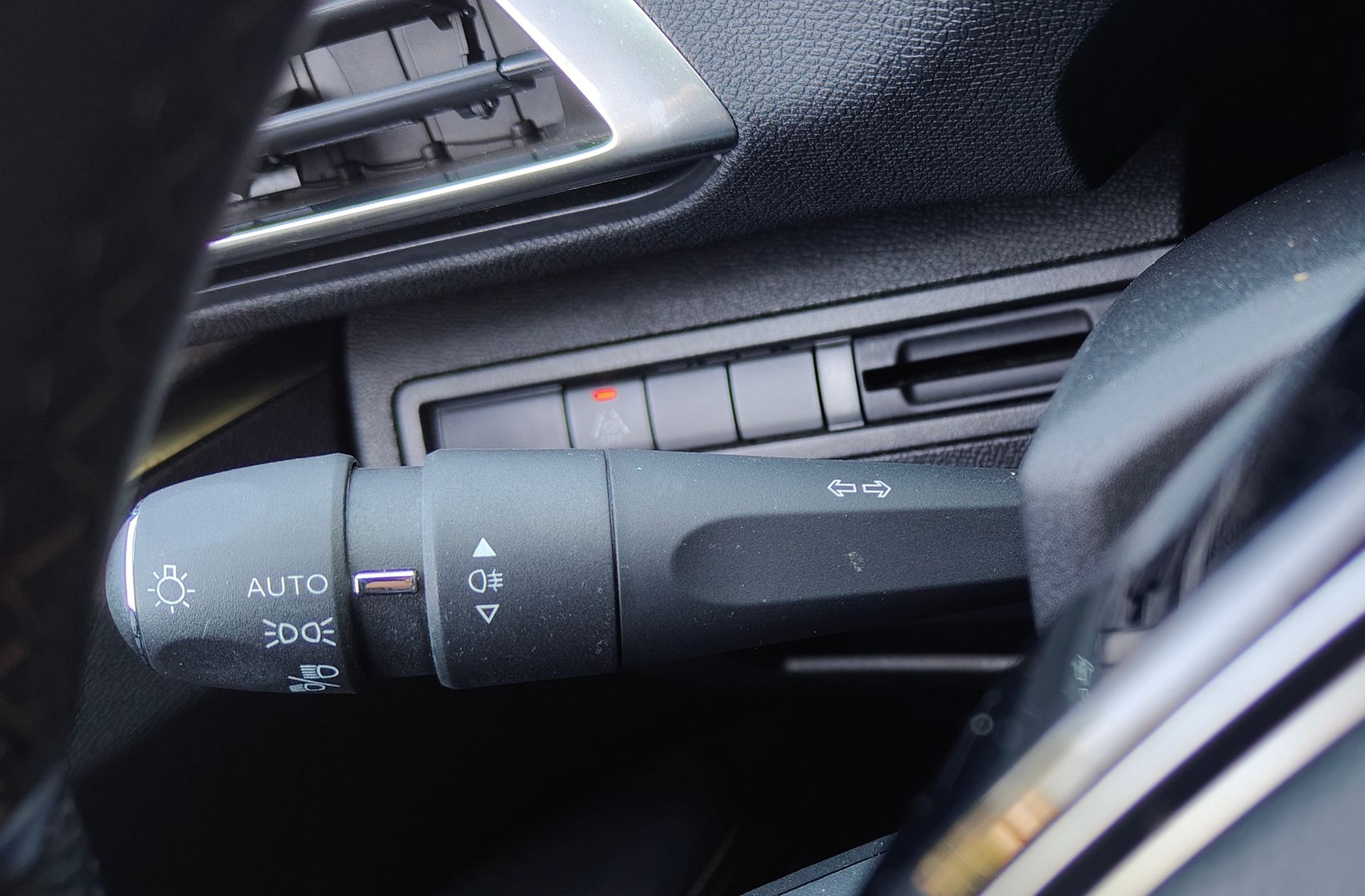 Peugeot 3008 PureTech 130 GT - foto 31
