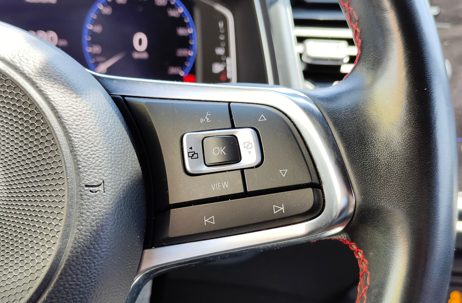 Volkswagen T-Roc Sport 1.5 TSI DSG - foto 25