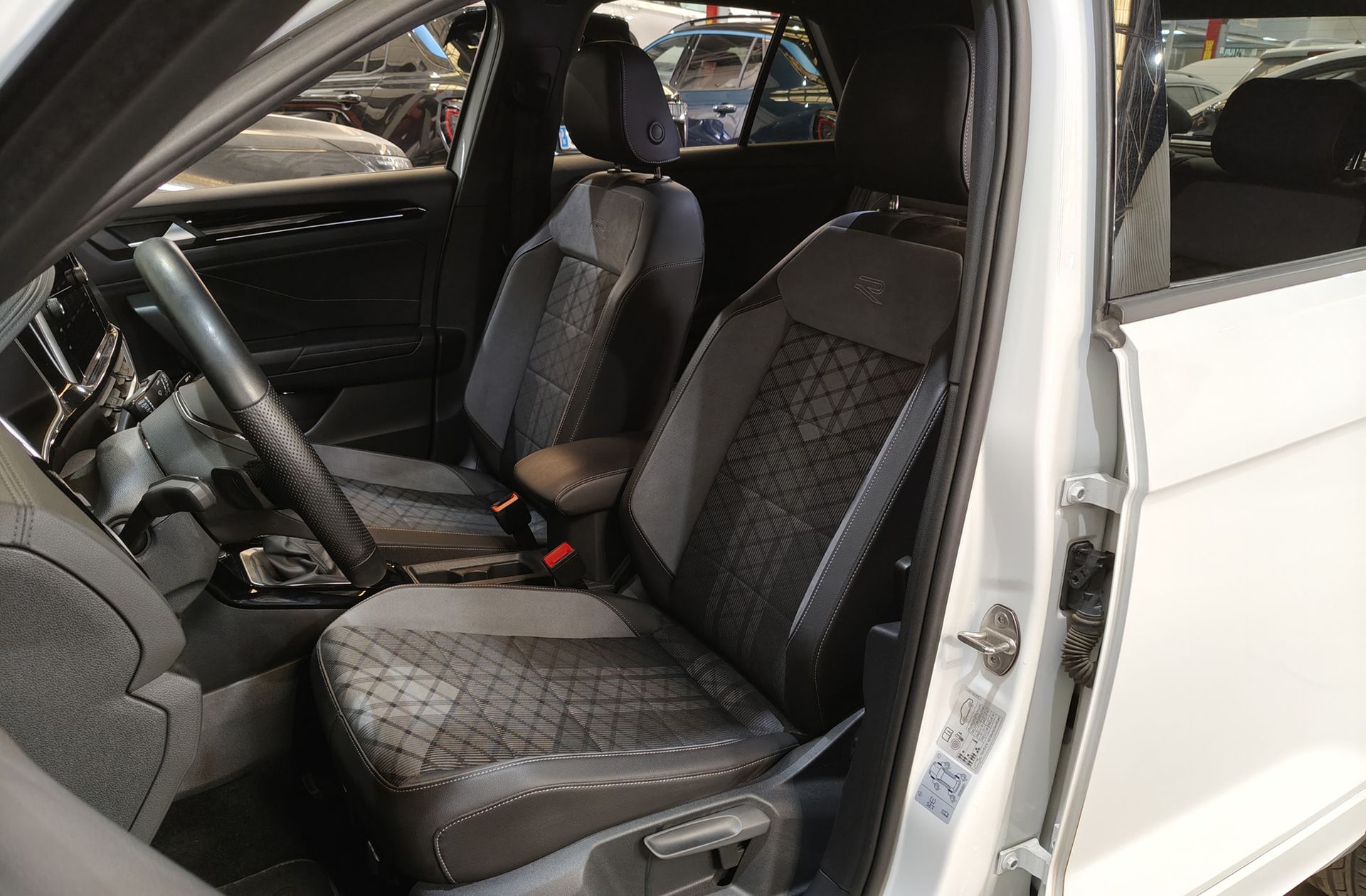 Volkswagen T-Roc R-Line 2.0 TDI DSG - foto 12