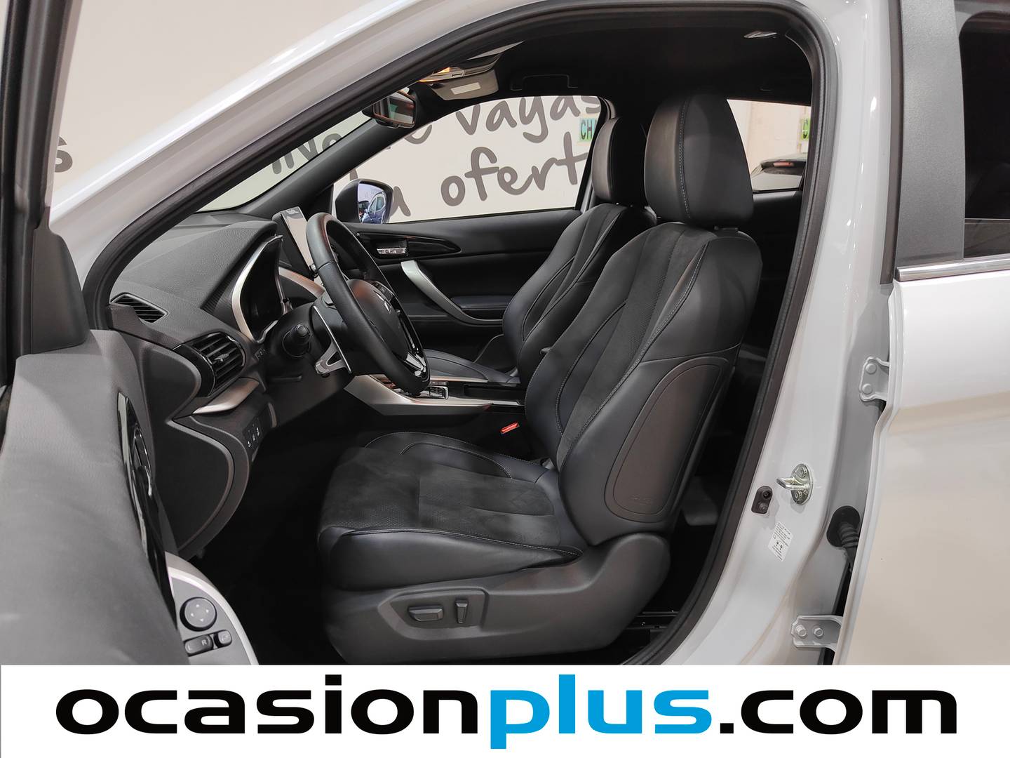 Foto asientos delanteros Mitsubishi Eclipse Cross Mitsubishi Eclipse Cross 2.4 PHEV Kaiteki 4WD Auto (188 CV)