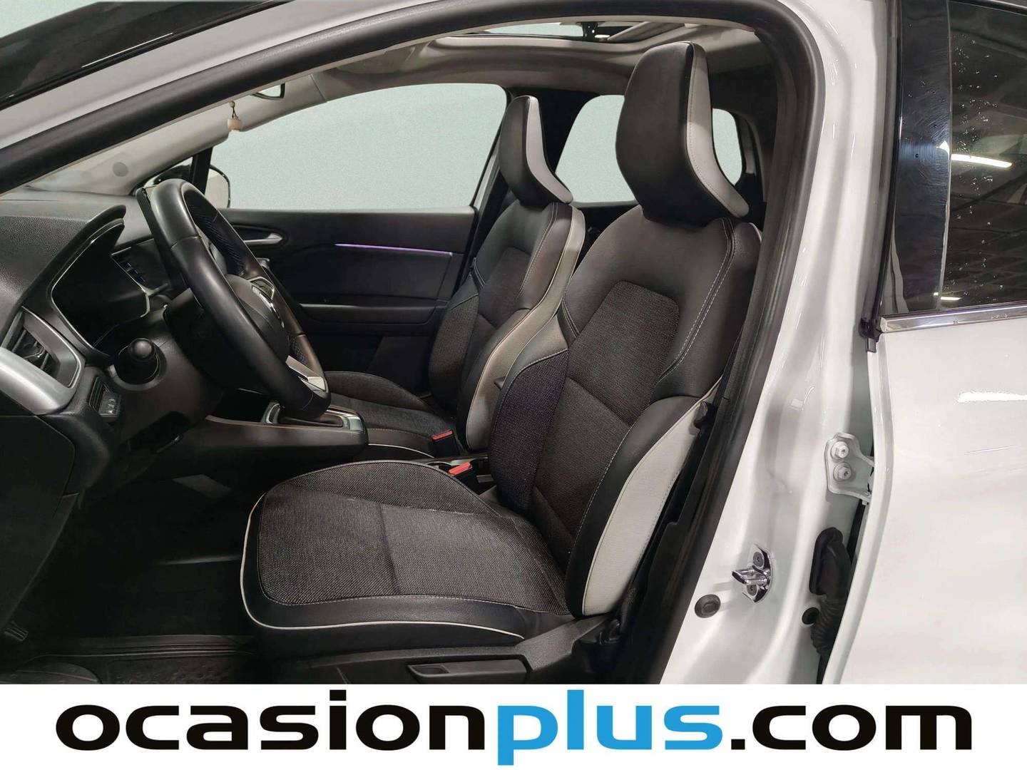 Foto asientos delanteros Renault Captur Renault Captur Techno E-Tech Híbrido (145 CV)