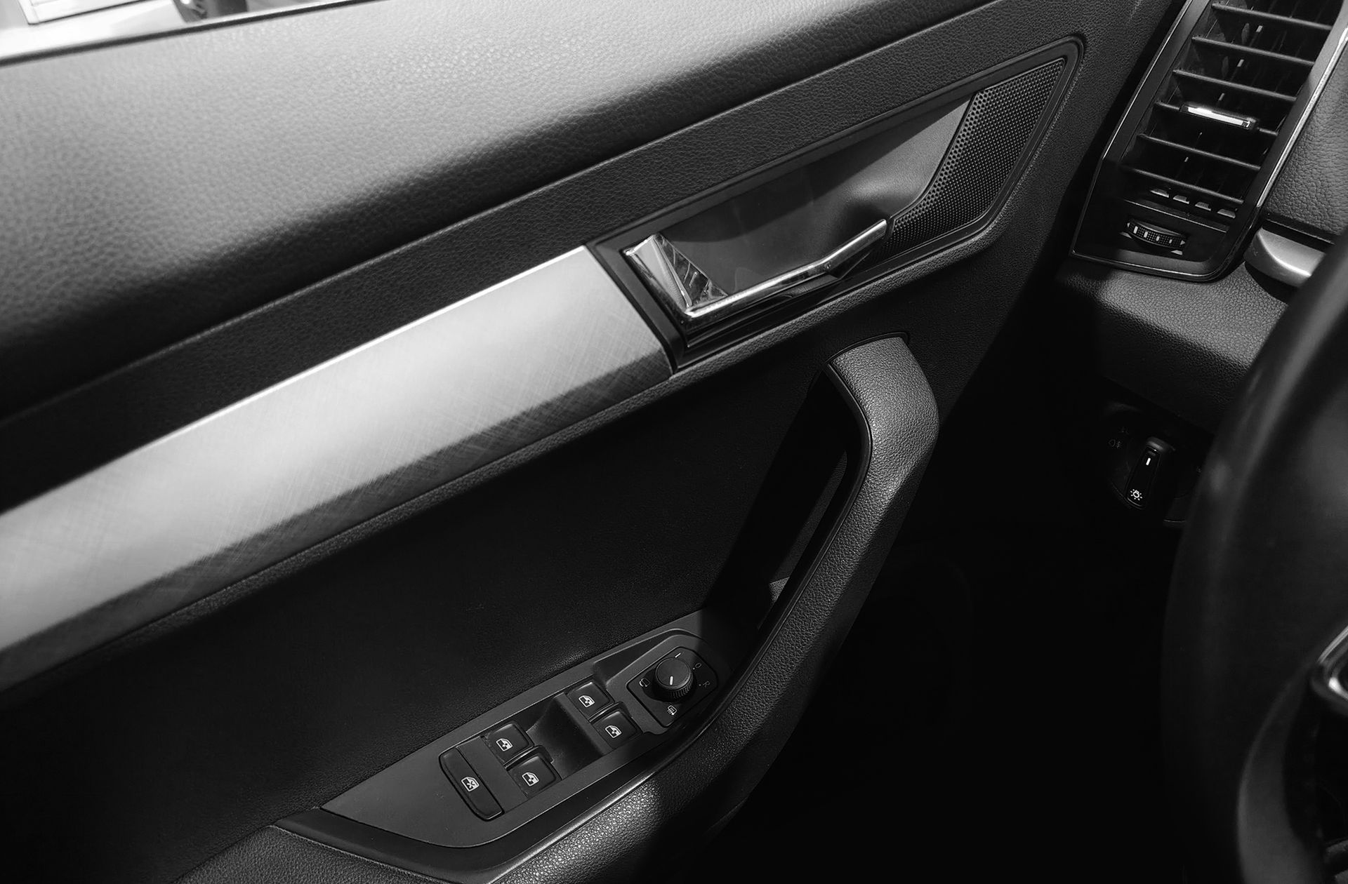 Škoda Karoq 2.0 TDI Ambition 4x4 DSG - foto 35