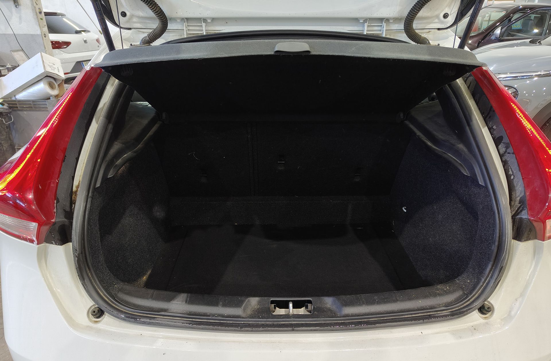 Volvo V40 D3 Momentum - foto 16