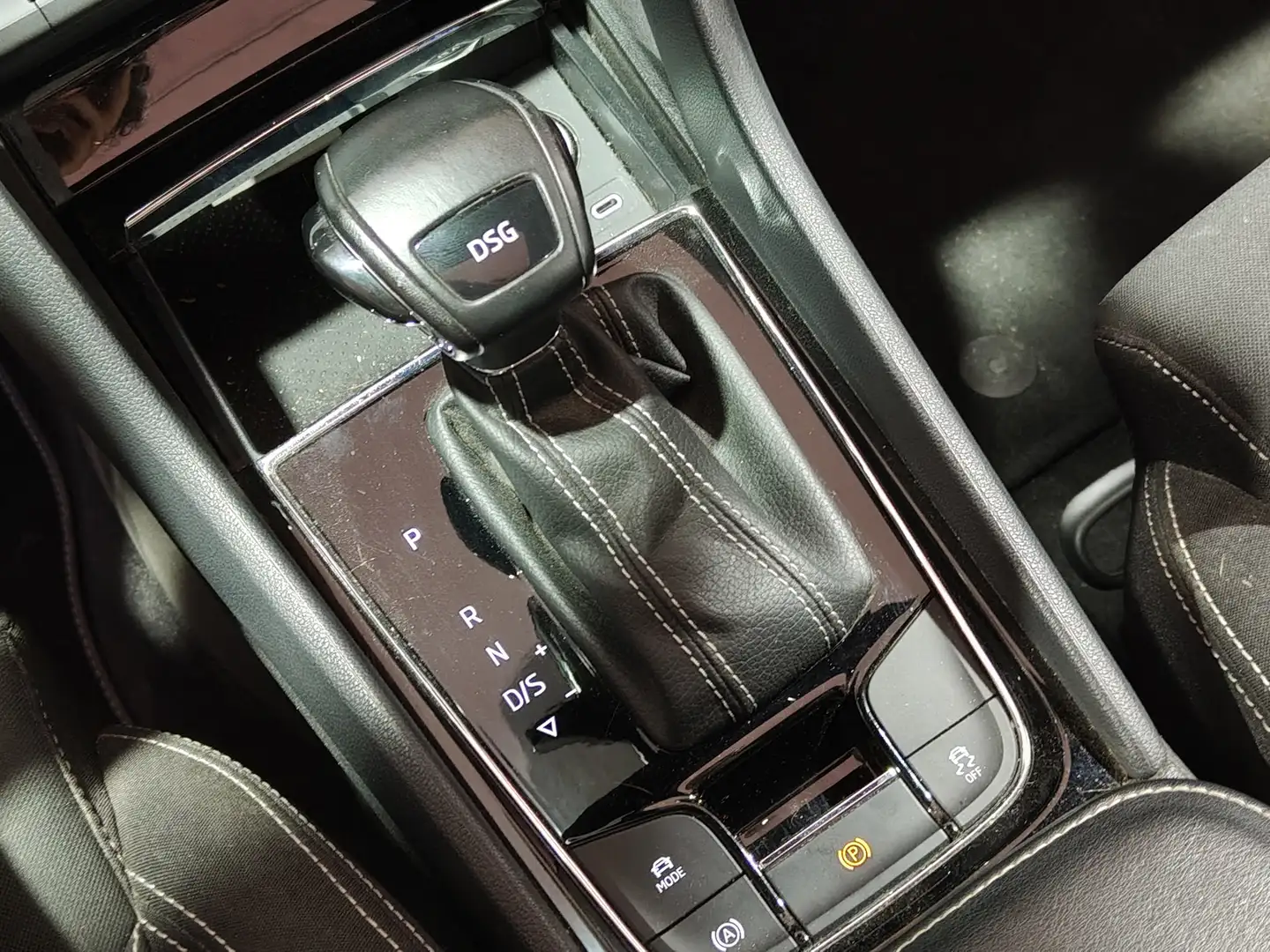 Foto Skoda Karoq Skoda Karoq 1.5 TSI ACT Sportline DSG (150 CV)