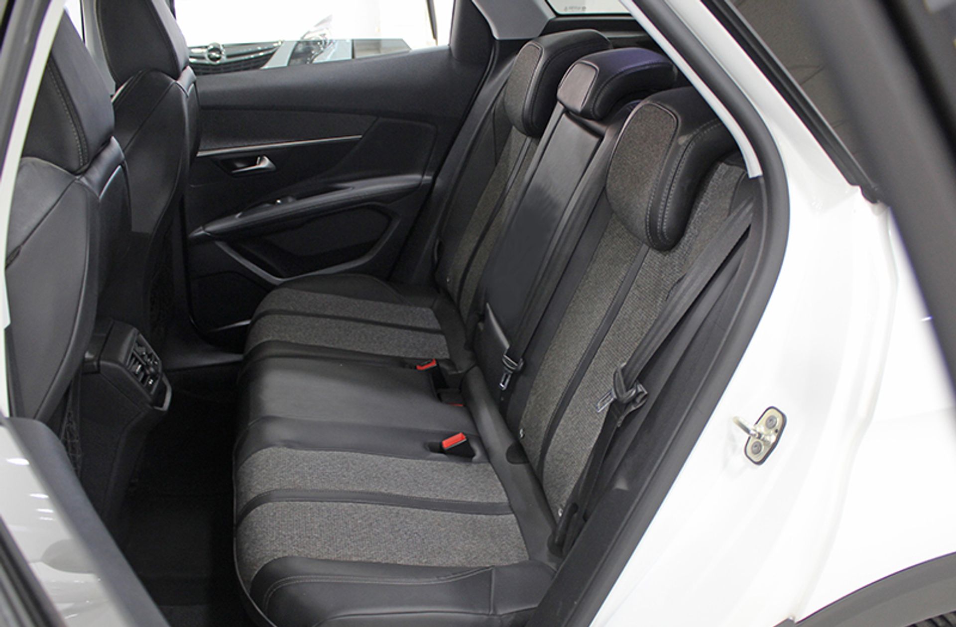 Peugeot 3008 BlueHDi 130 Allure - foto 12