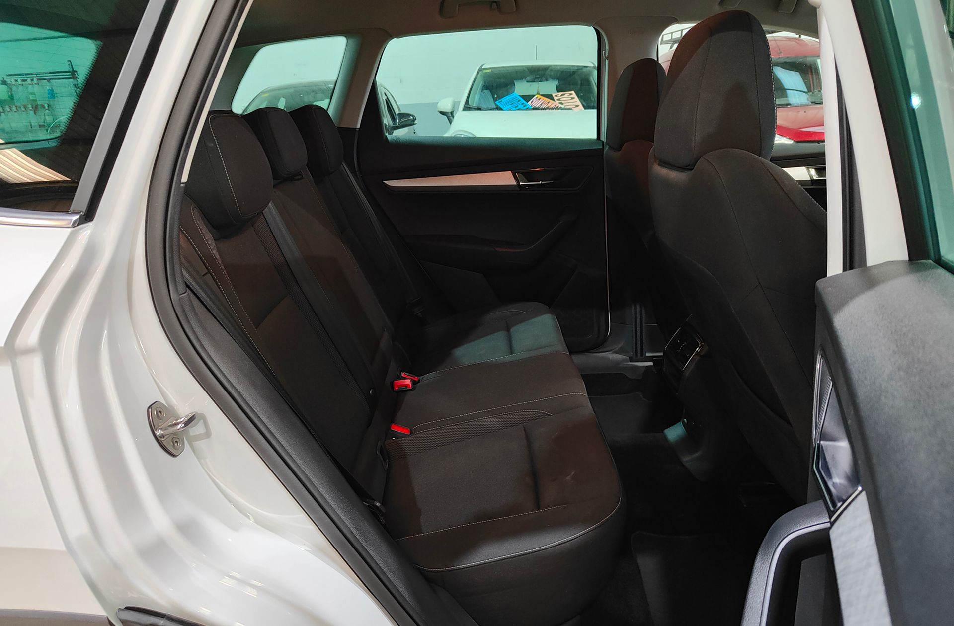 Škoda Karoq 2.0 TDI Selection - foto 18