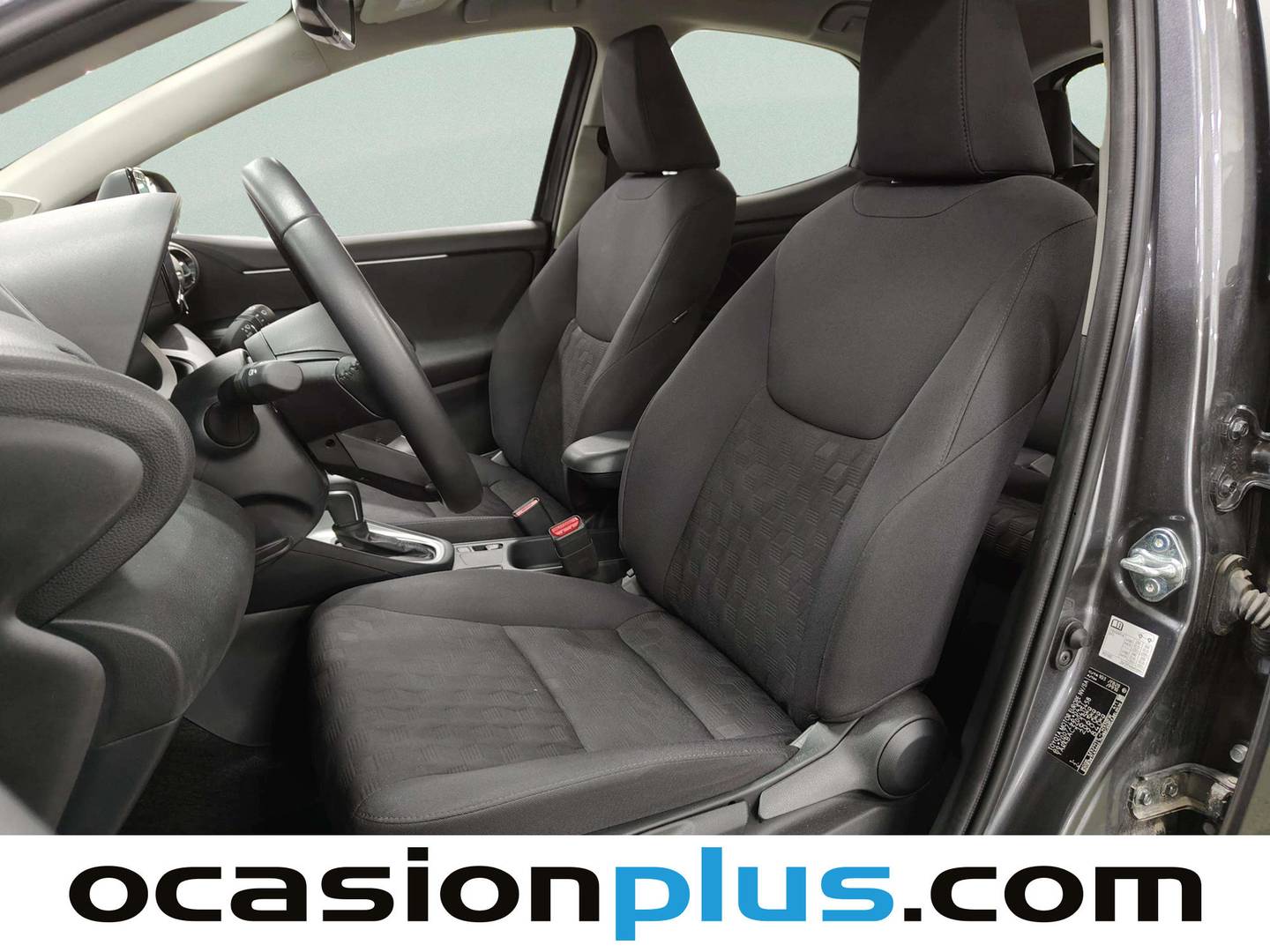 Foto asientos delanteros Toyota Yaris Toyota Yaris 120H Active Plus (116 CV)